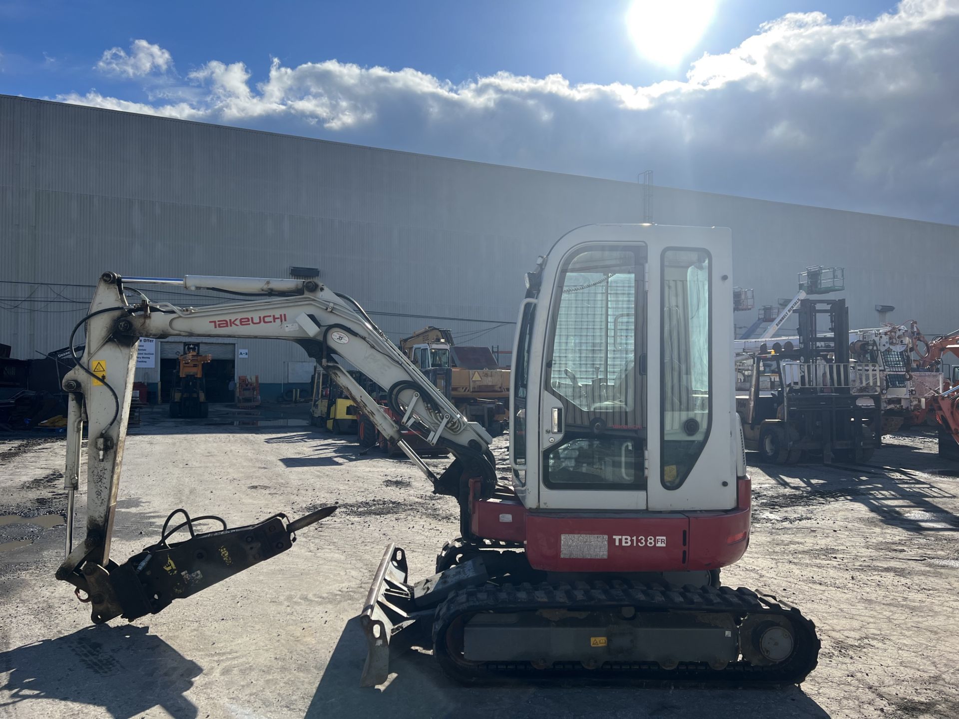 2014 Takeuchi TB138FR Mini Excavator - Image 5 of 10