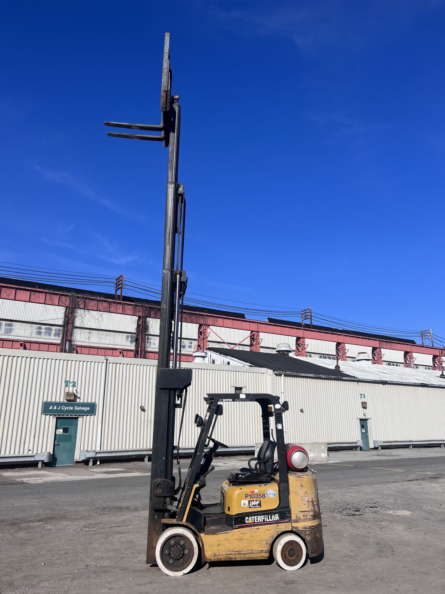 Caterpillar GC25K 5,000 lb Forklift Quad Mast - Image 2 of 11