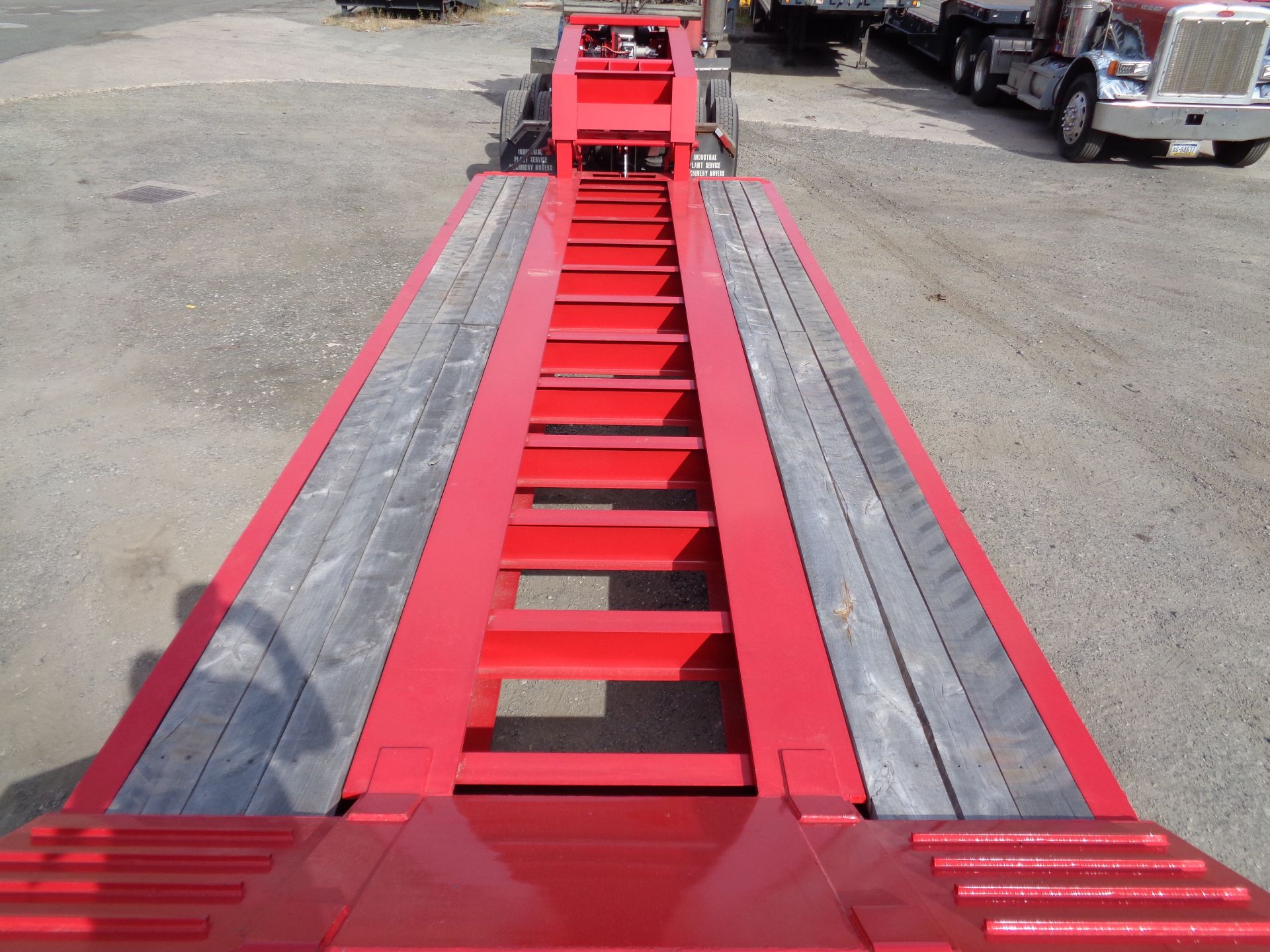 NEW 2022 Witzco RG52 Detachable Gooseneck Trailer - Image 6 of 10