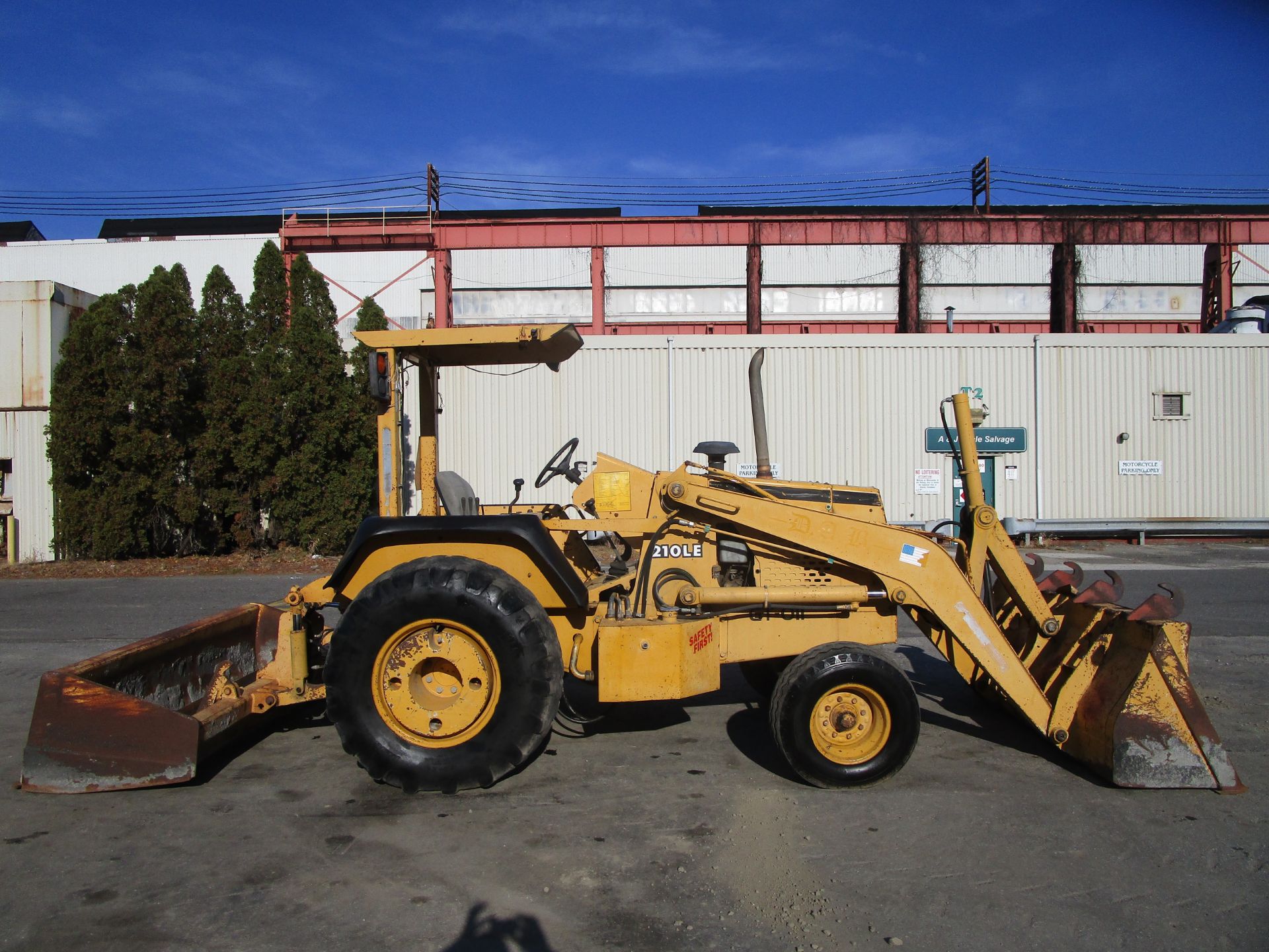 John Deere 210LE Skip Loader