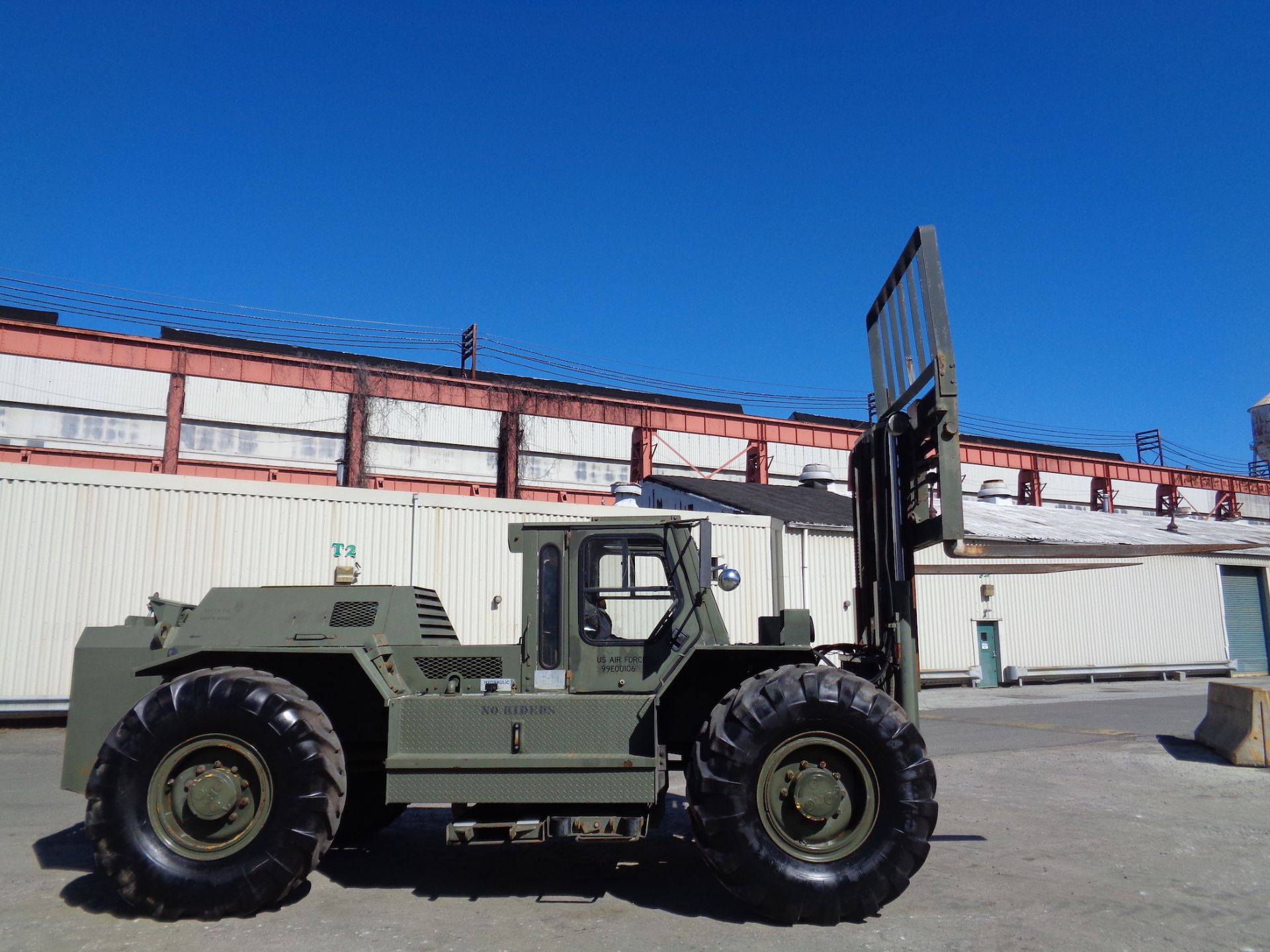 Lift King LK-AF13 13,000 lb Rough Terrain Forklift - Image 5 of 11