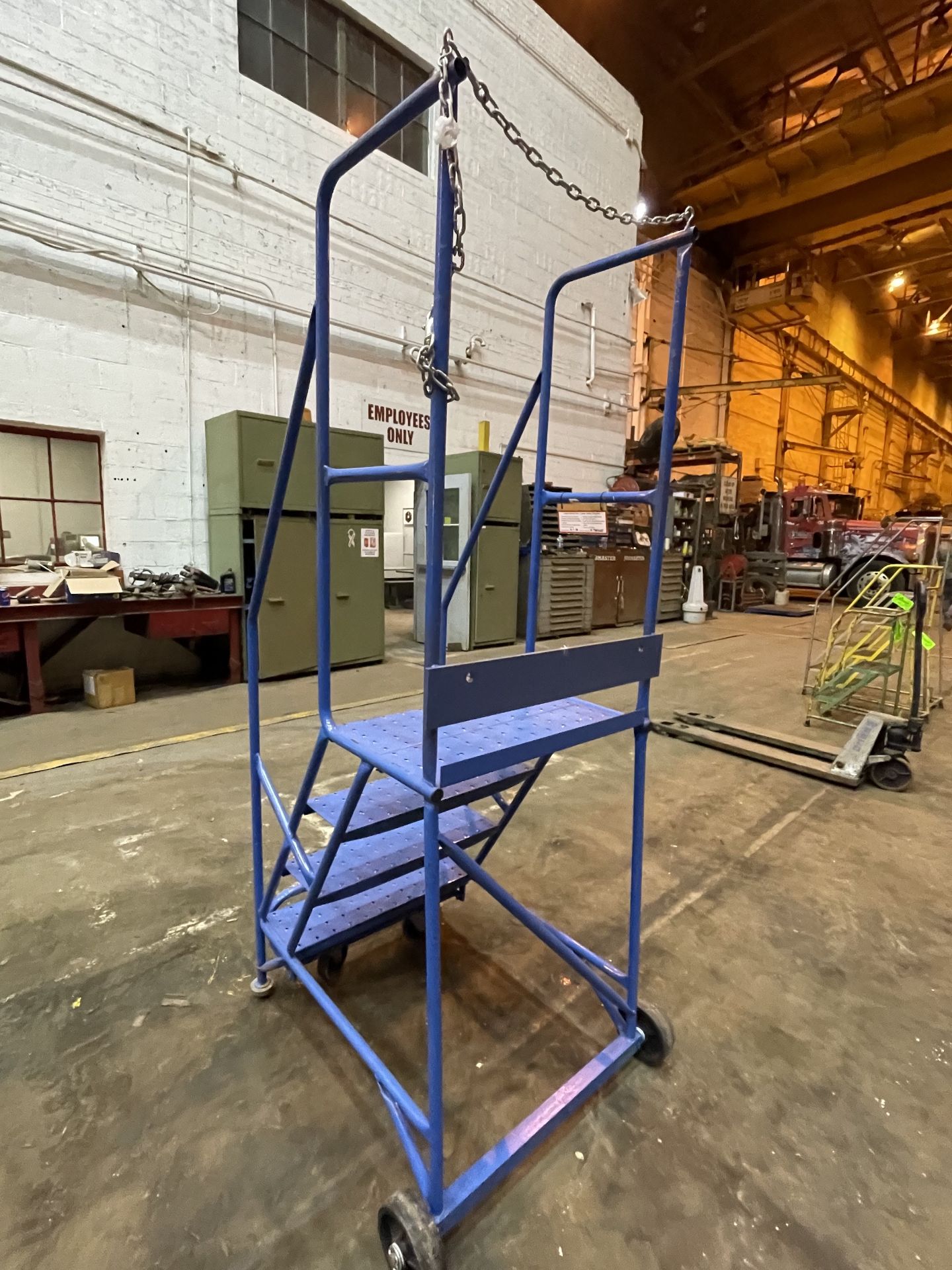 4 Step Safety Ladder (DR75) - Image 5 of 8