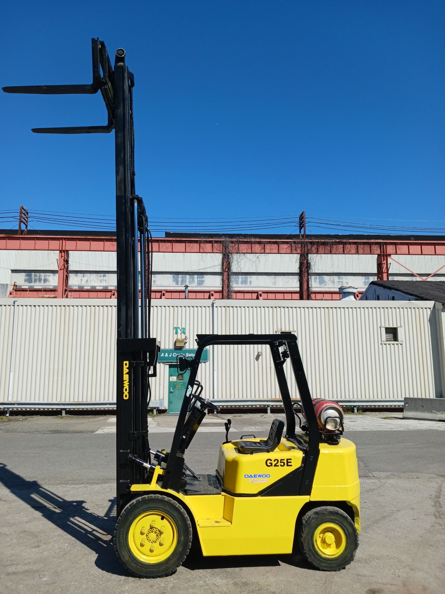 Daewoo G25E 5,000lb Forklift - Image 7 of 8