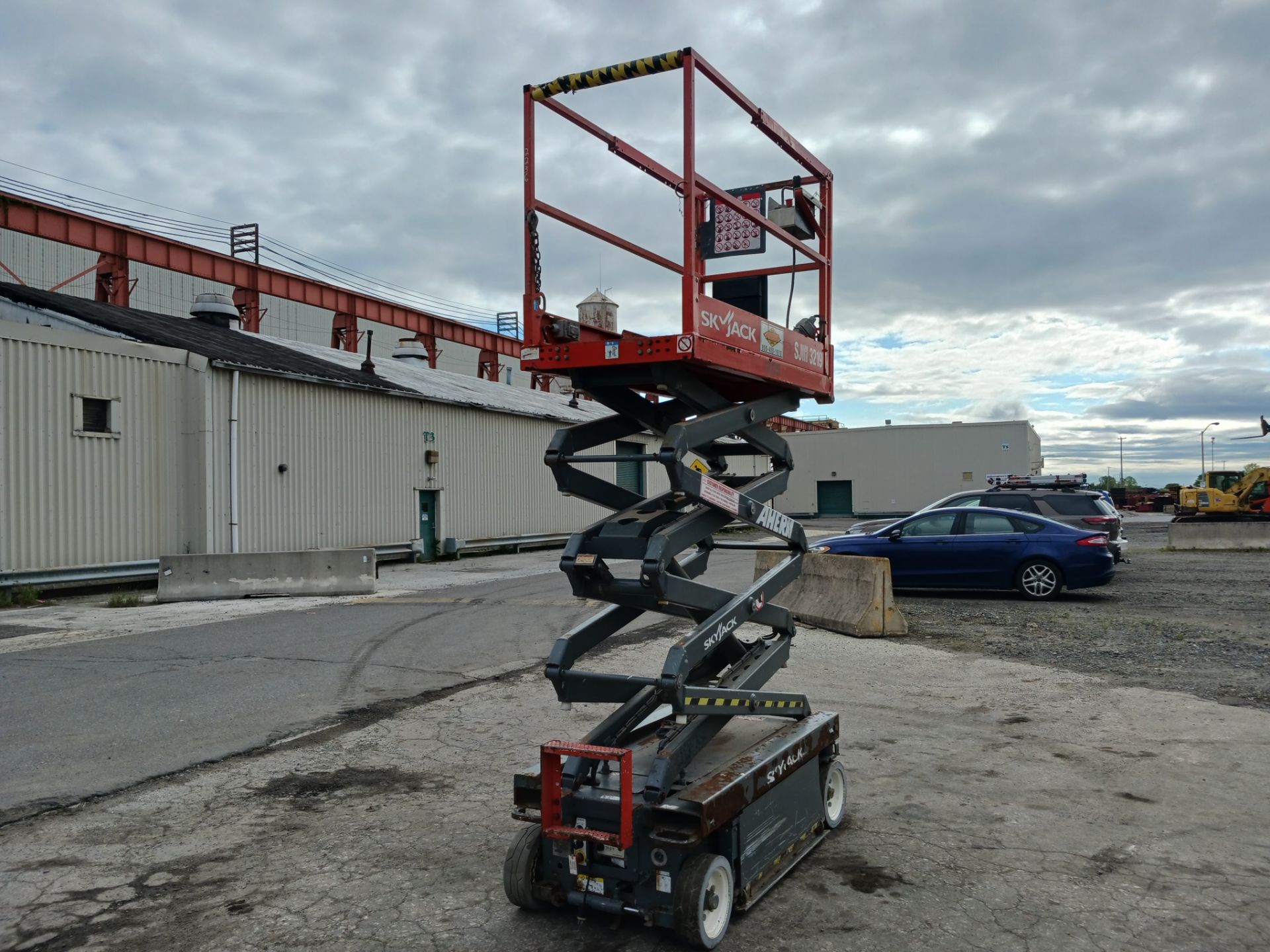 2014 Skyjack SJIII3219 Scissor Lift - Lester, PA - Image 5 of 16