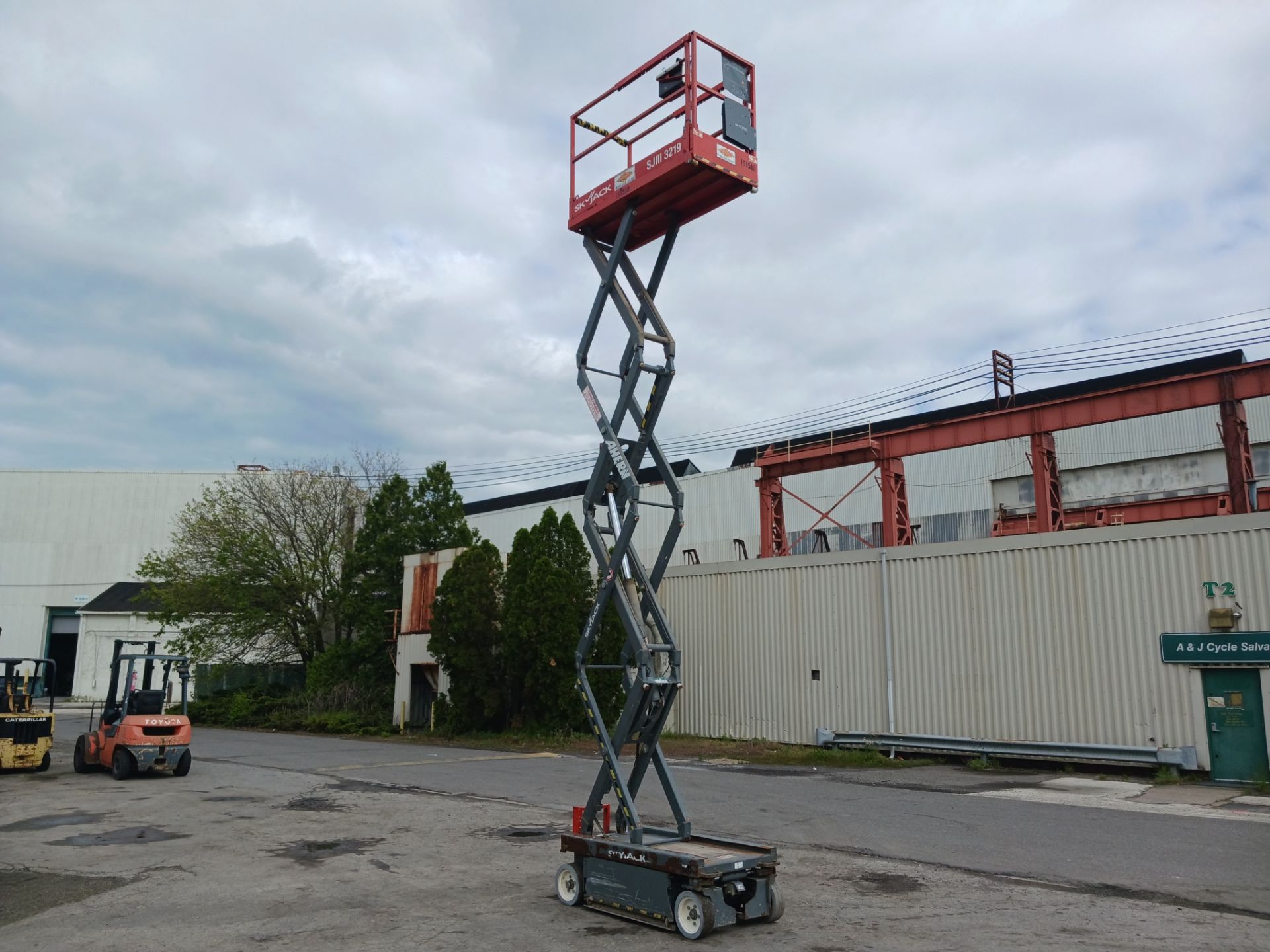 2014 Skyjack SJIII3219 Scissor Lift - Lester, PA - Image 11 of 16