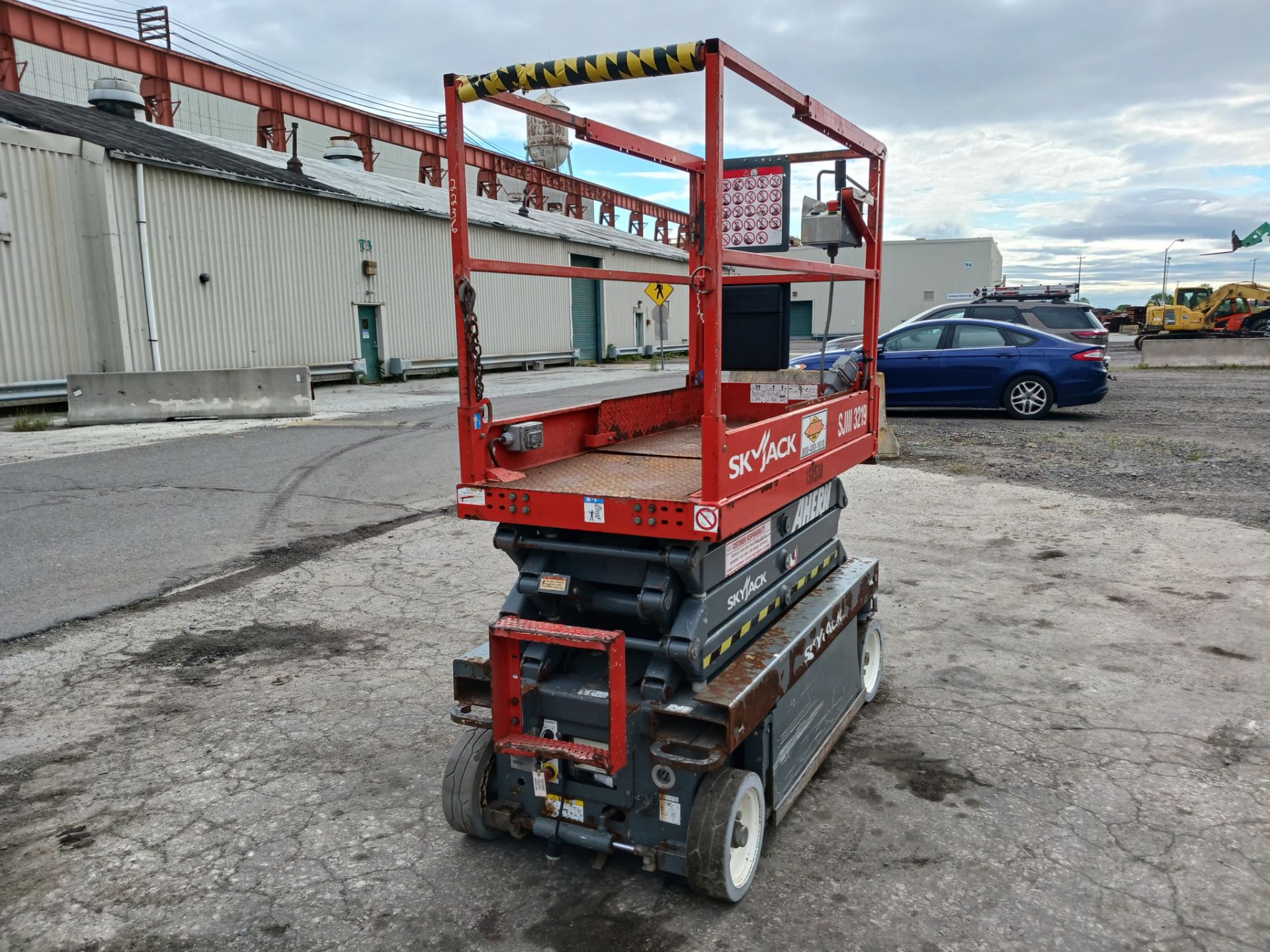 2014 Skyjack SJIII3219 Scissor Lift - Lester, PA - Image 3 of 16