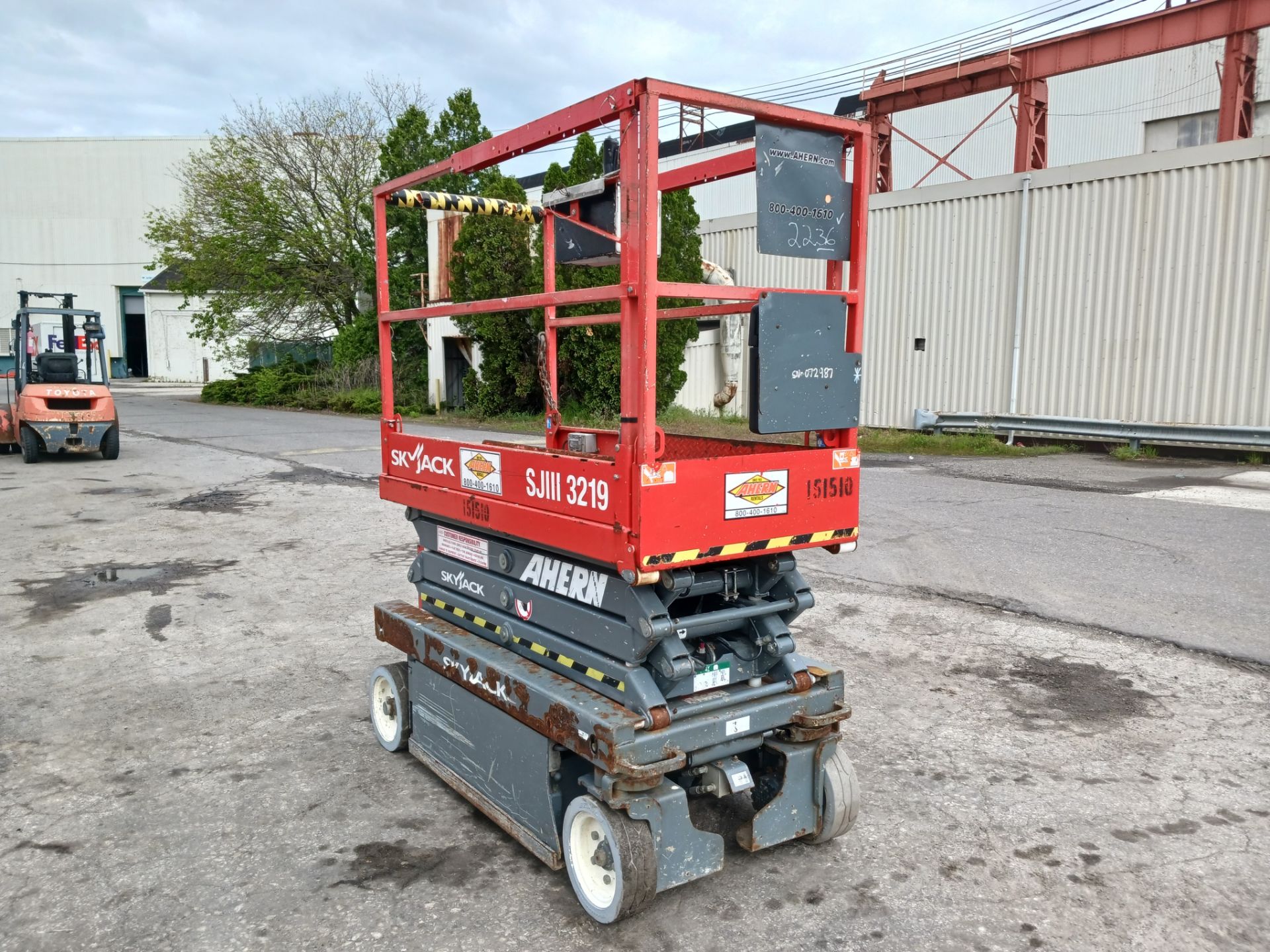 2014 Skyjack SJIII3219 Scissor Lift - Lester, PA - Image 2 of 16