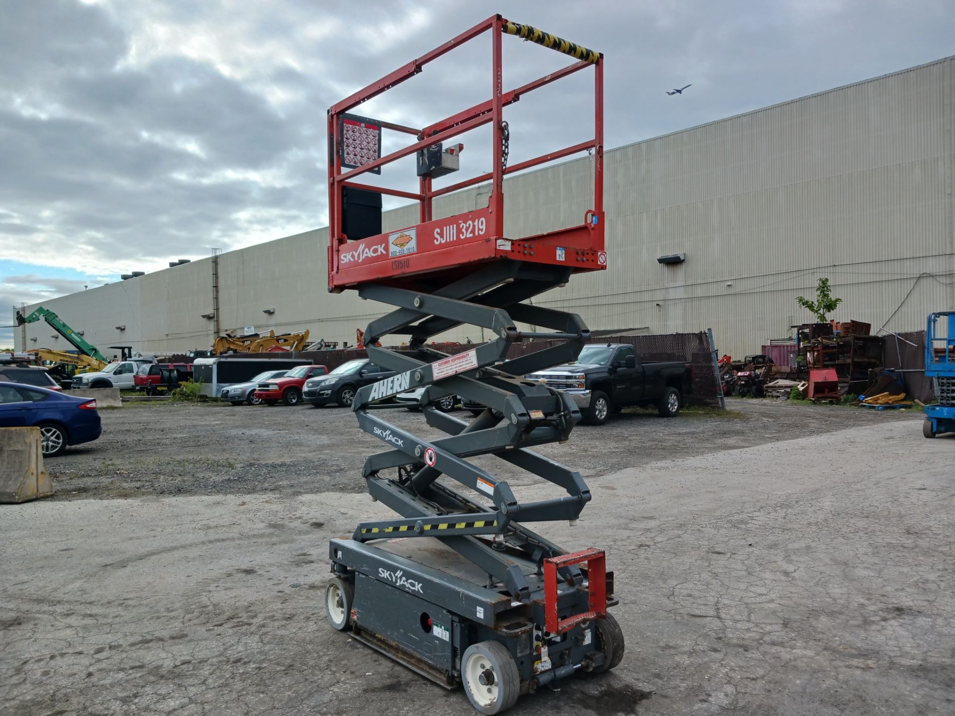 2014 Skyjack SJIII3219 Scissor Lift - Lester, PA - Image 8 of 16