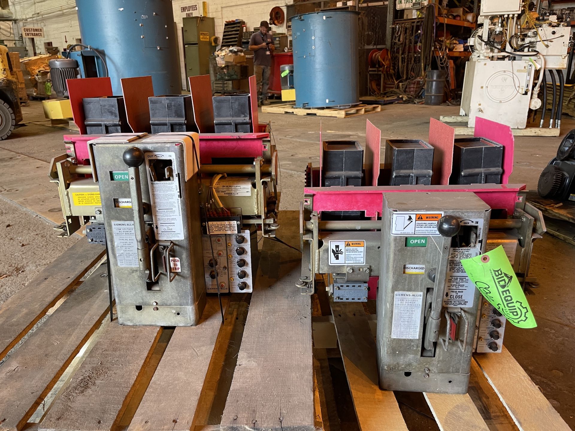 Lot of 2 Siemens 800 Amp Switchgear Breaker (CG11) - Lester, Pa