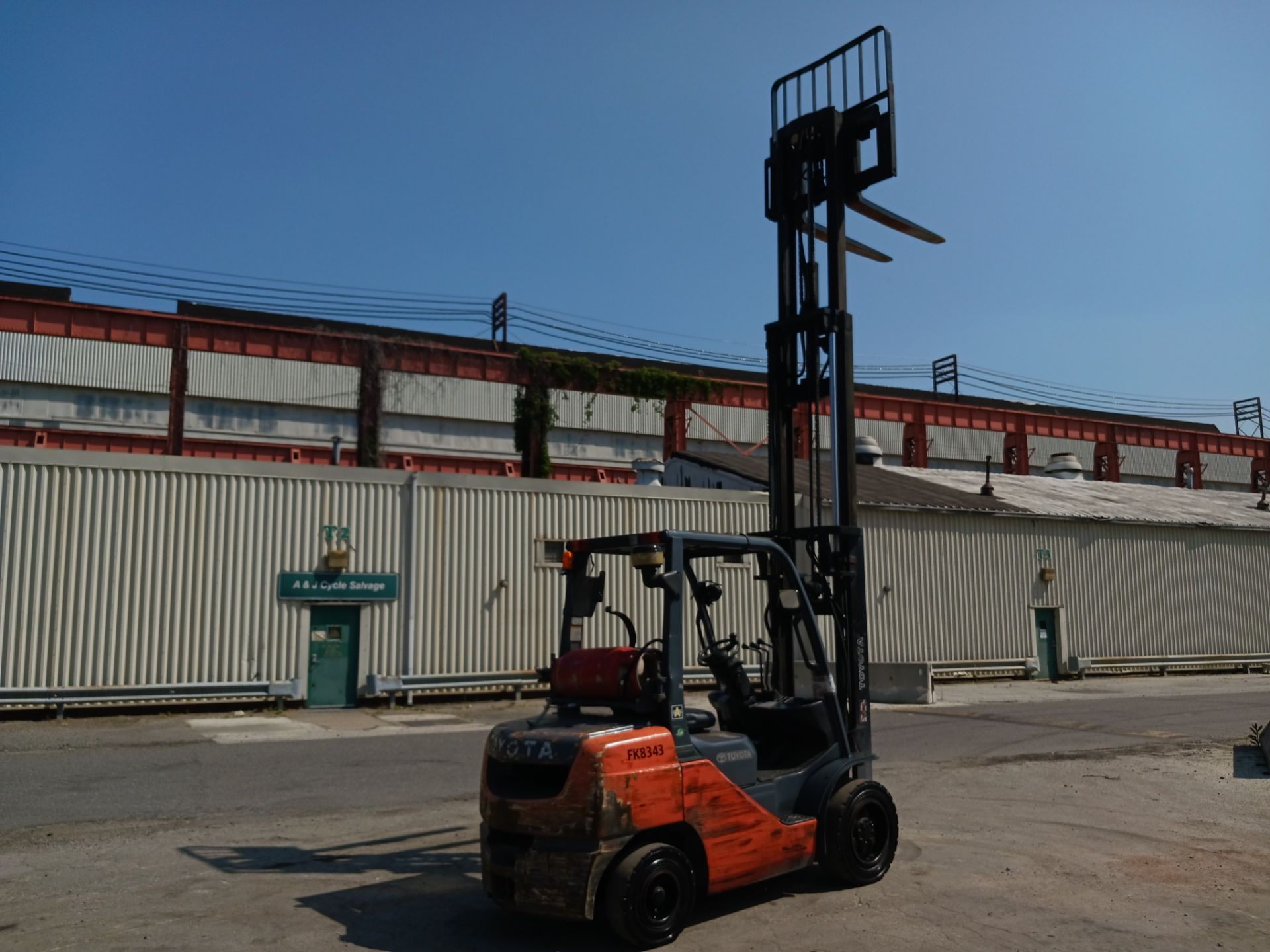 Toyota 8FGU30 6,000 lb Forklift - Lester, PA - Image 9 of 13