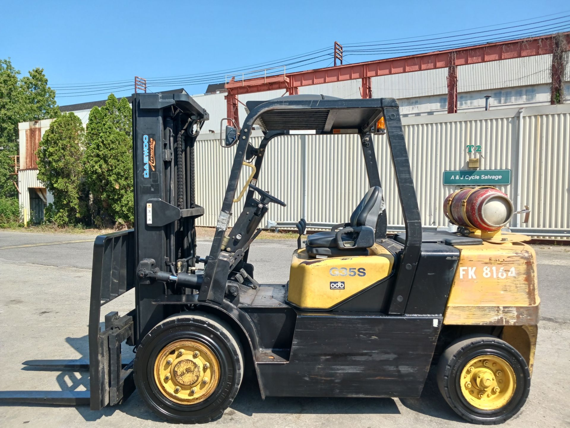 Daewoo G35S-2 7000 lb Forklift - Lester, PA