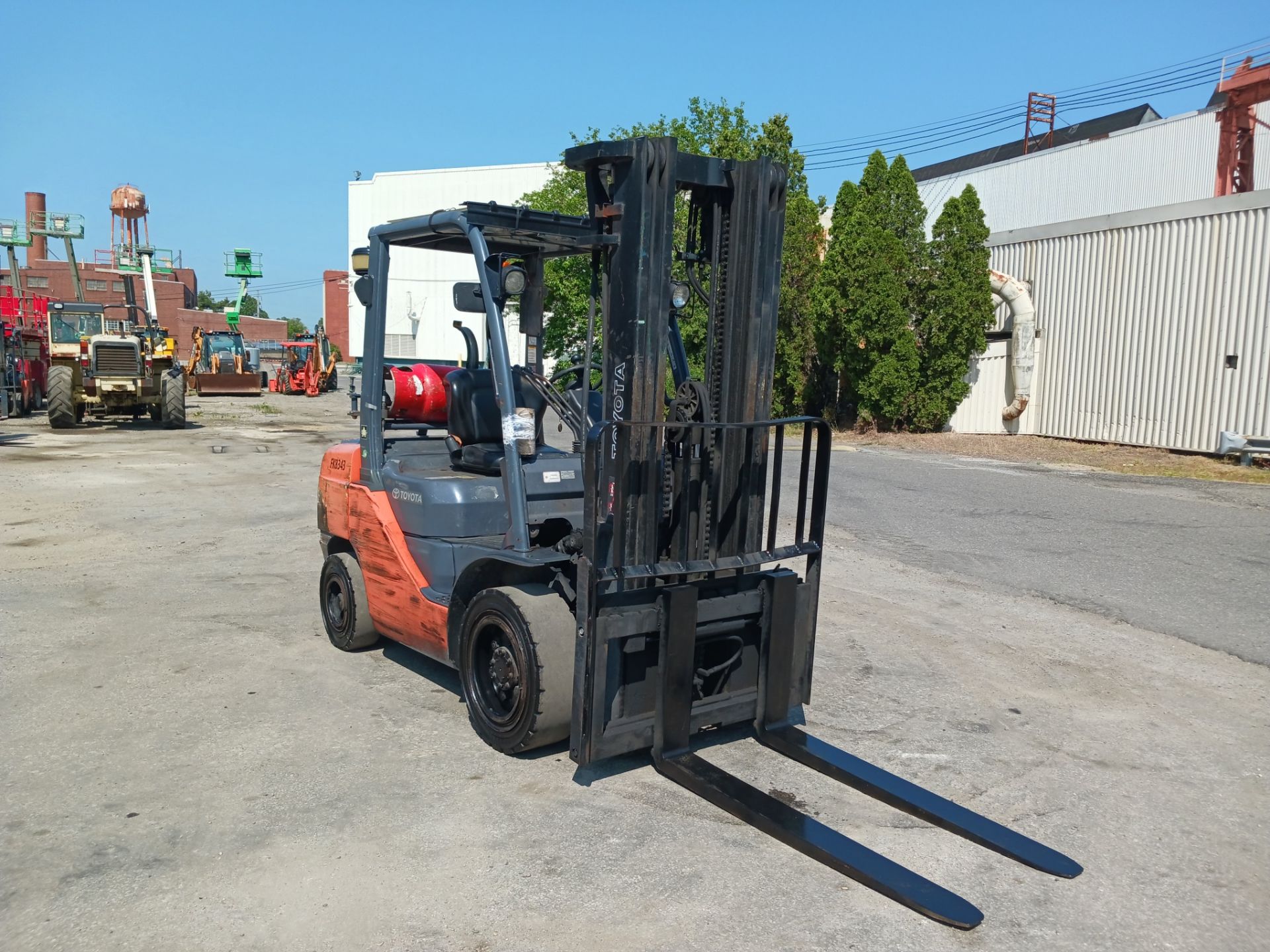 Toyota 8FGU30 6,000 lb Forklift - Lester, PA - Image 5 of 13