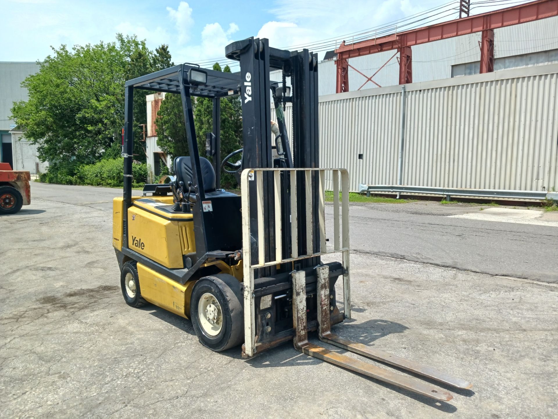 Yale GLP040AF 4,000 lb Forklift - Image 2 of 13