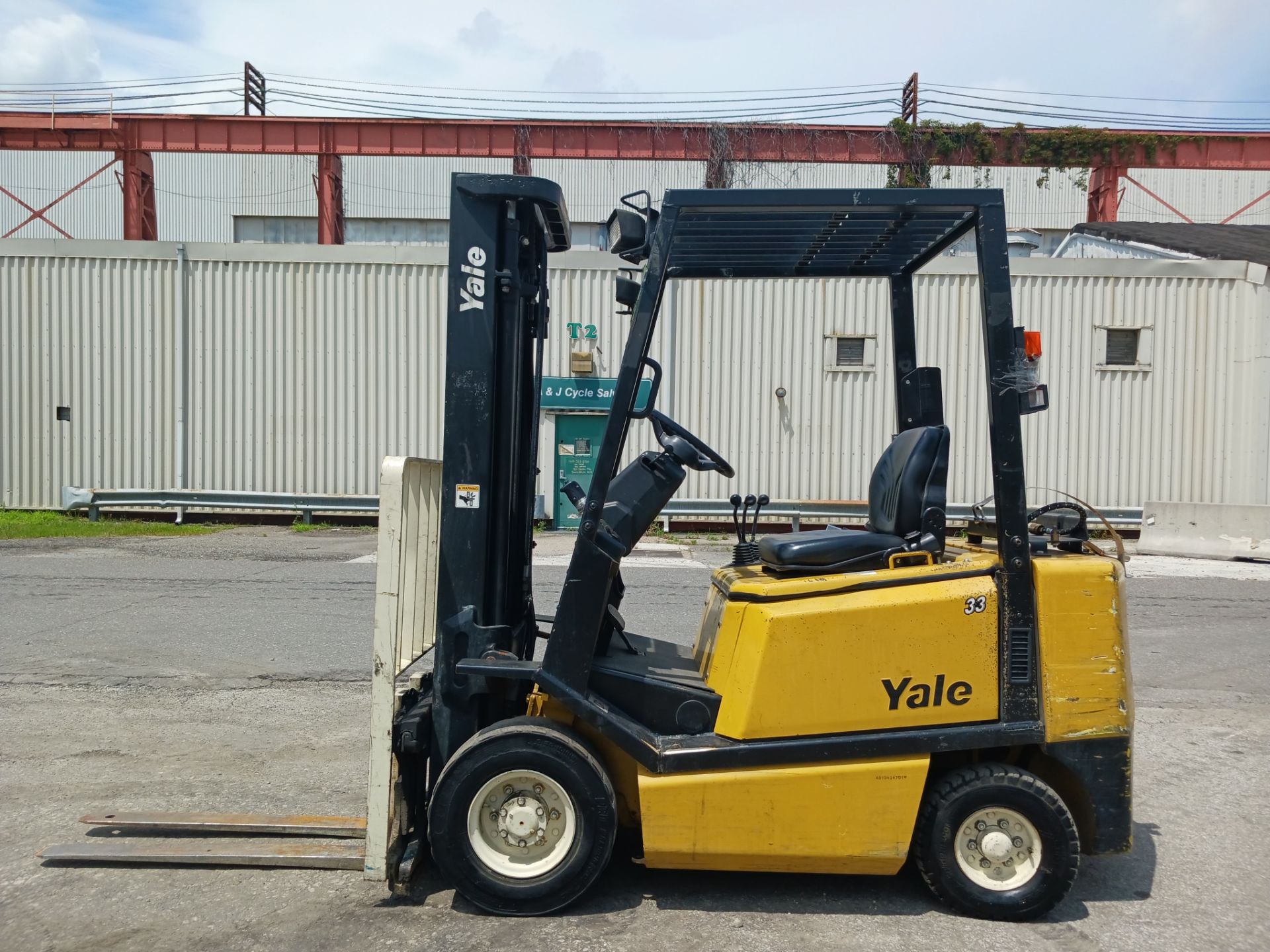Yale GLP040AF 4,000 lb Forklift - Image 4 of 13