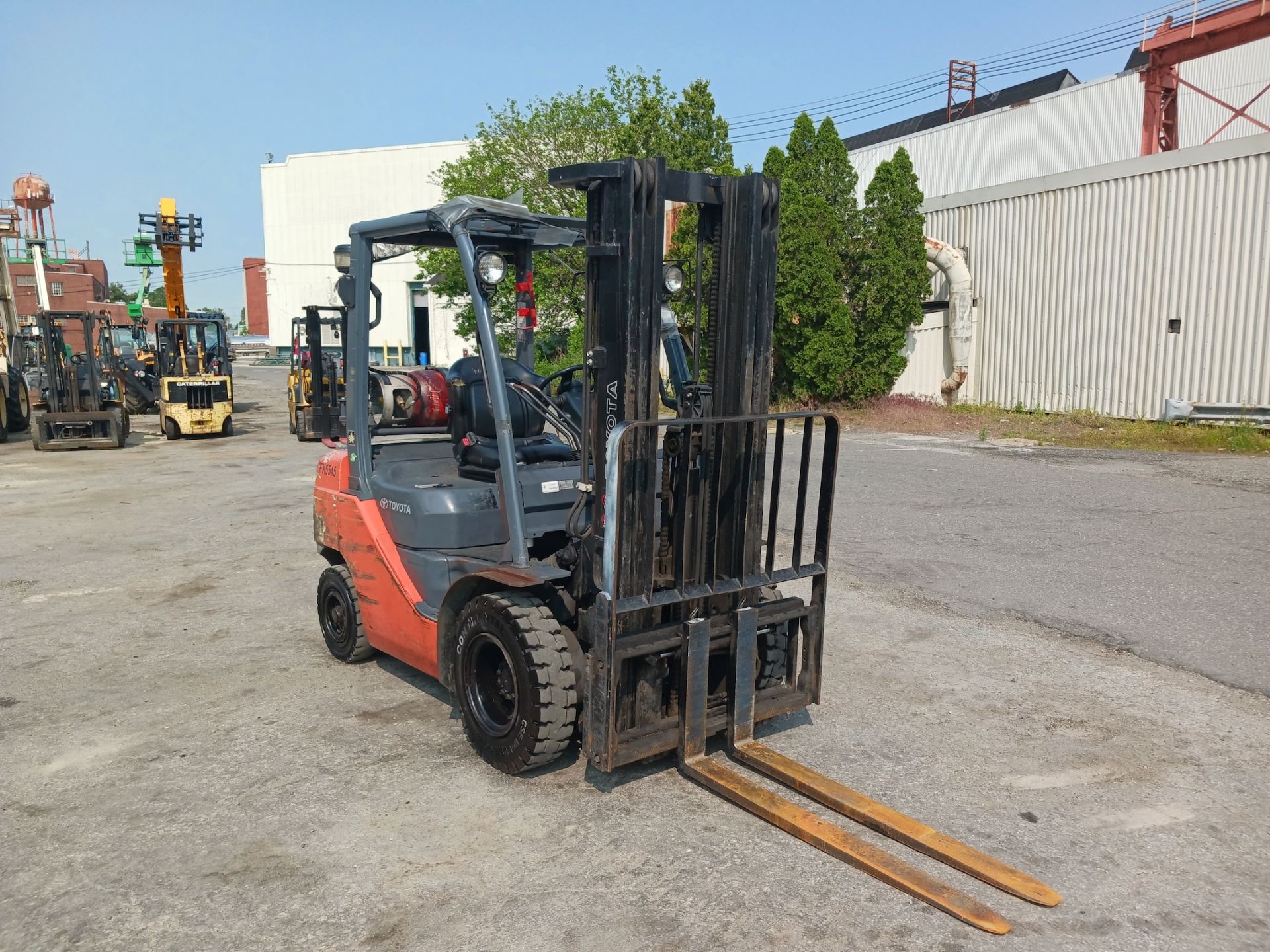 Toyota 8FGU25 5,000lb Forklift - Image 2 of 14