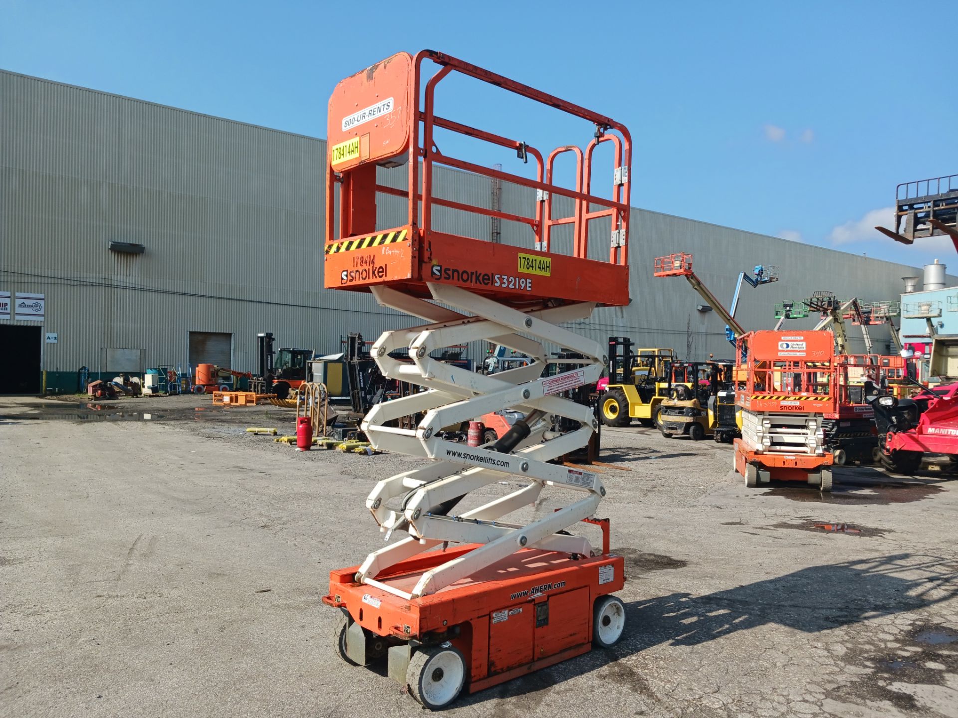 2016 Snorkel S3219E 19ft Scissor Lift - Image 9 of 16