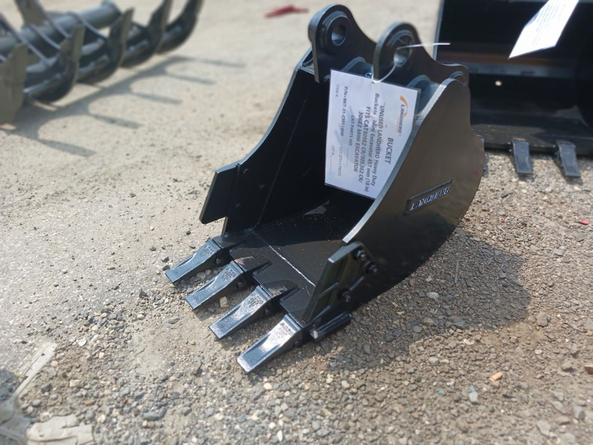 Brand New Landhonor 18" Heavy Duty Mini Excavator Bucket (C384E) - Image 2 of 6