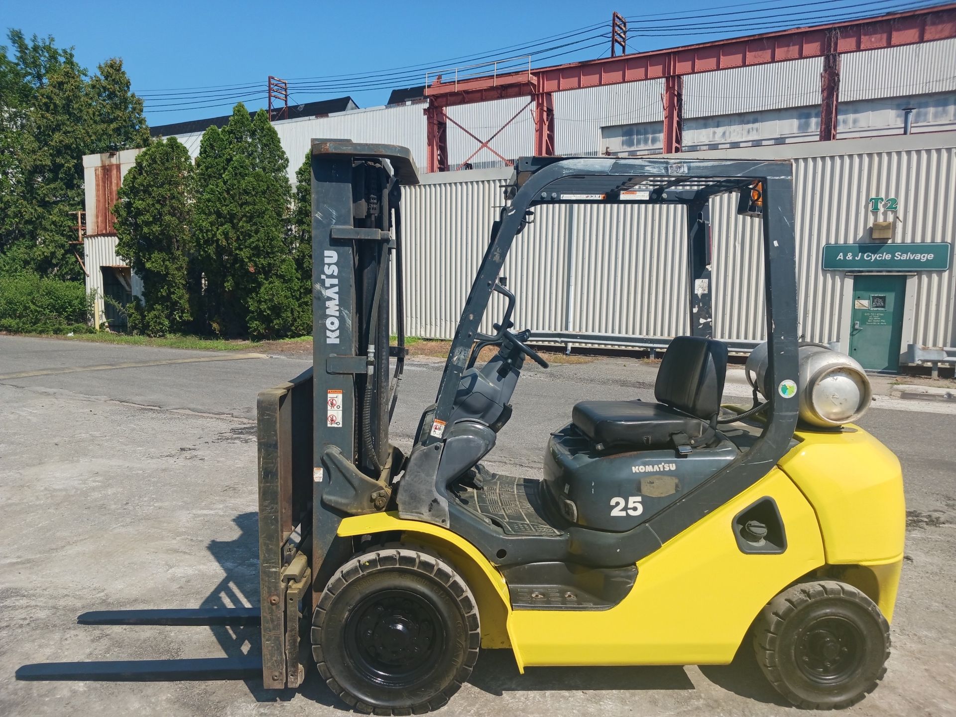 2014 Komatsu FG25T-16 5,000lb Forklift