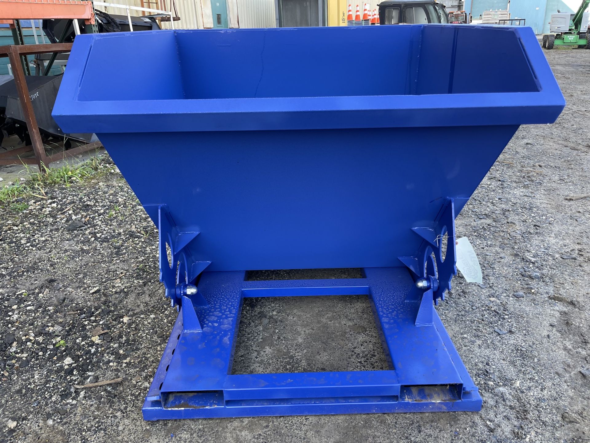 Brand New 1 Cubic Yard Self Dumping Hopper (NY75E) - Image 8 of 9