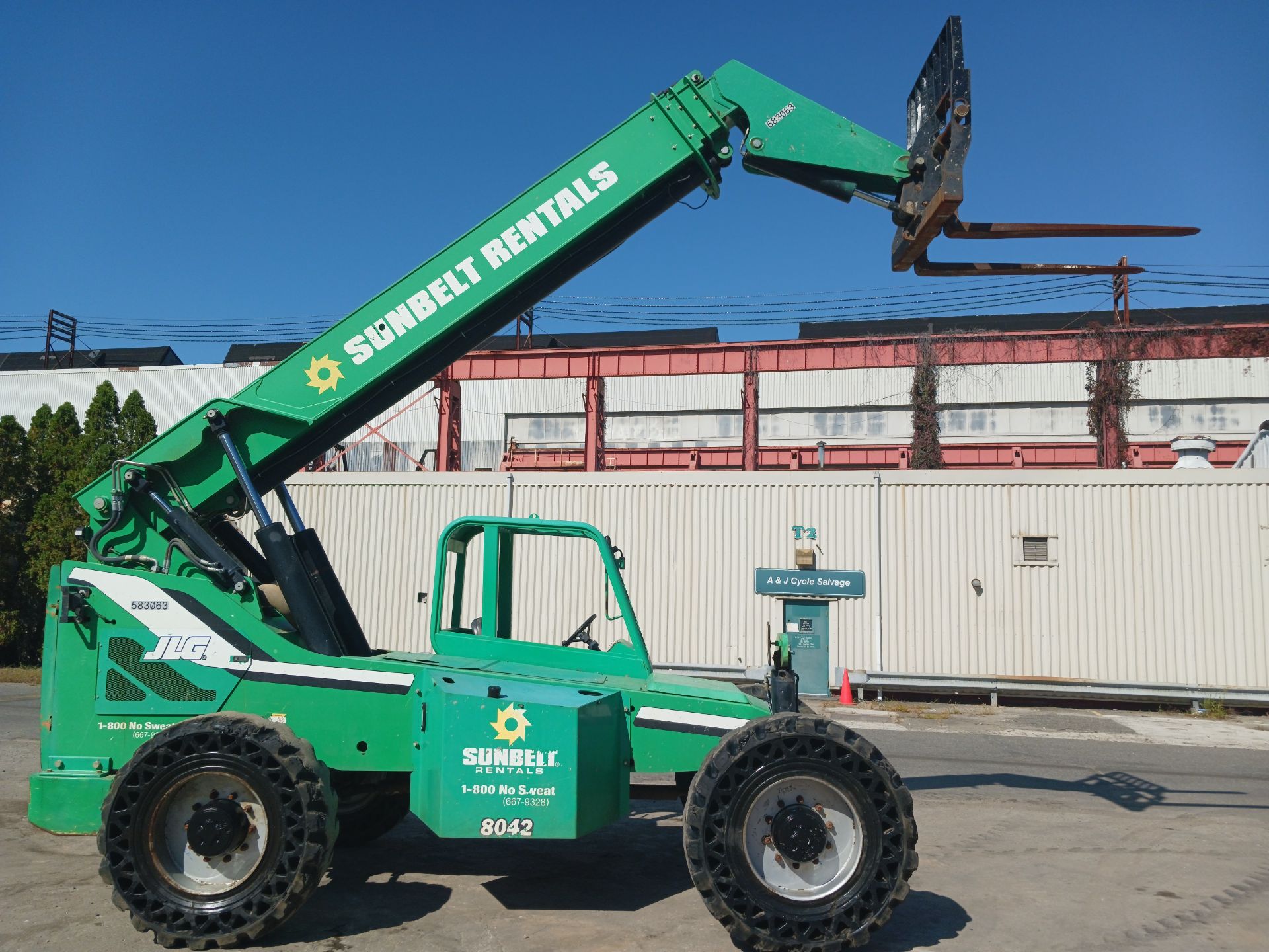 2014 JLG Skytrak 8042 8,000lb Telescopic Forklift - Image 4 of 33