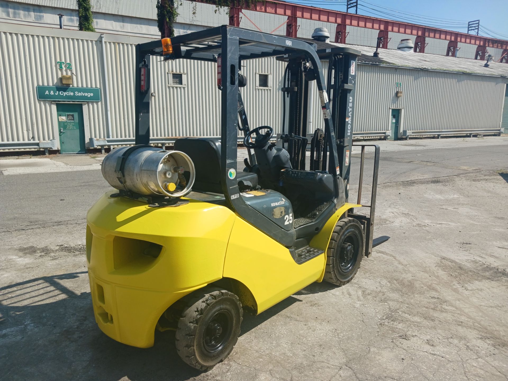 2014 Komatsu FG25T-16 5,000lb Forklift - Image 4 of 14