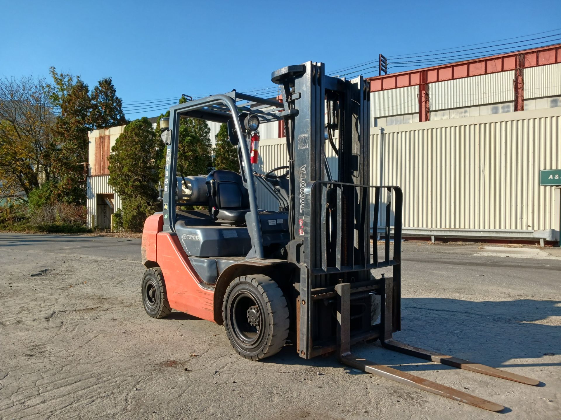 Toyota 8FGU25 5,000lb Forklift - Image 3 of 18