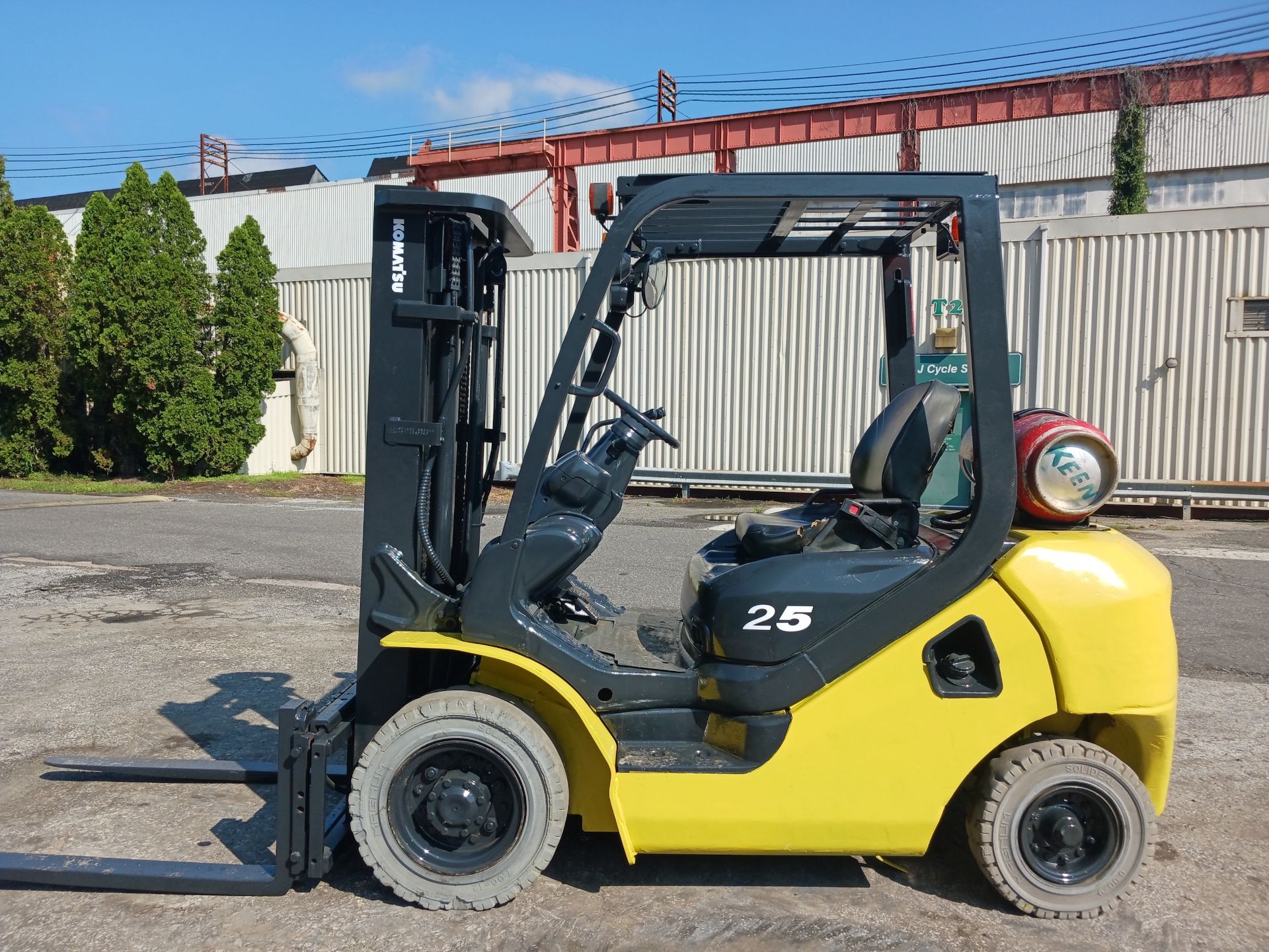 2011 Komatsu FG25T-16 5,000lb Forklift