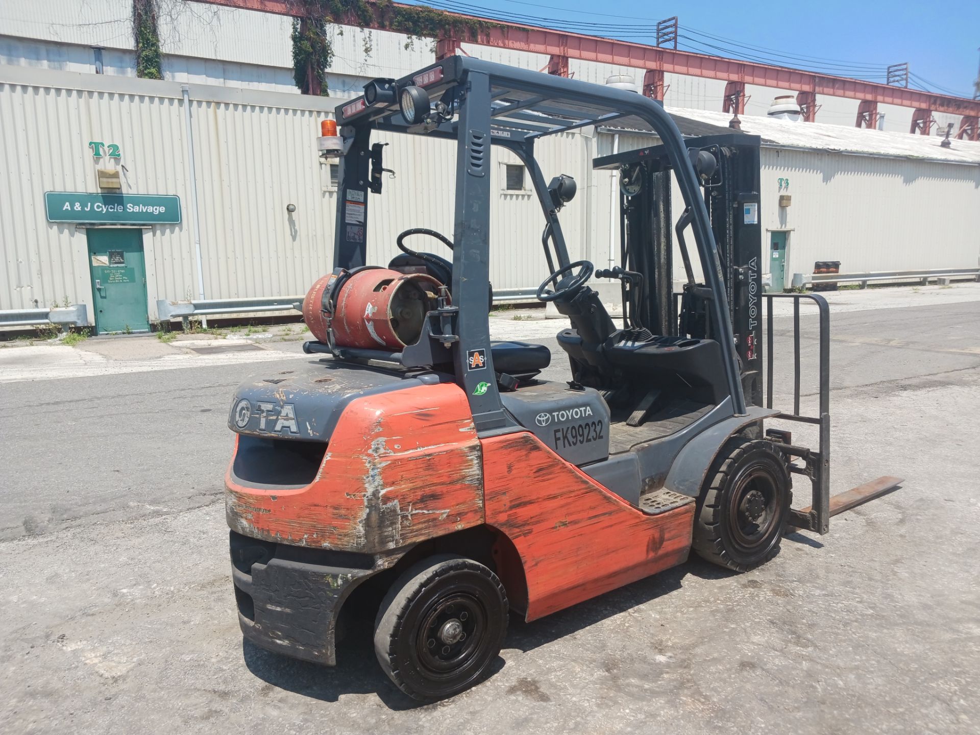 Toyota 8FGU25 5,000lb Forklift - Image 3 of 13