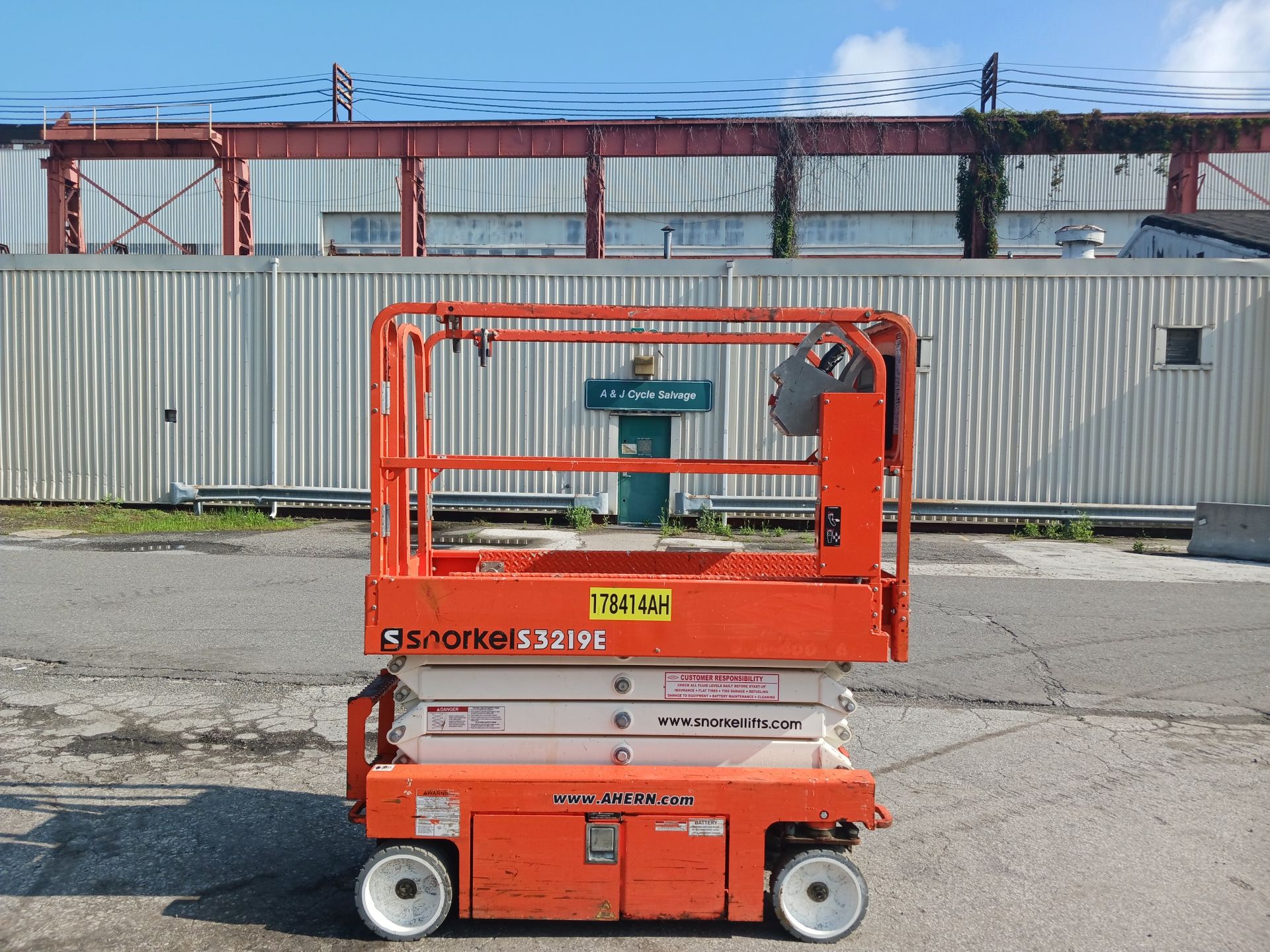 2016 Snorkel S3219E 19ft Scissor Lift