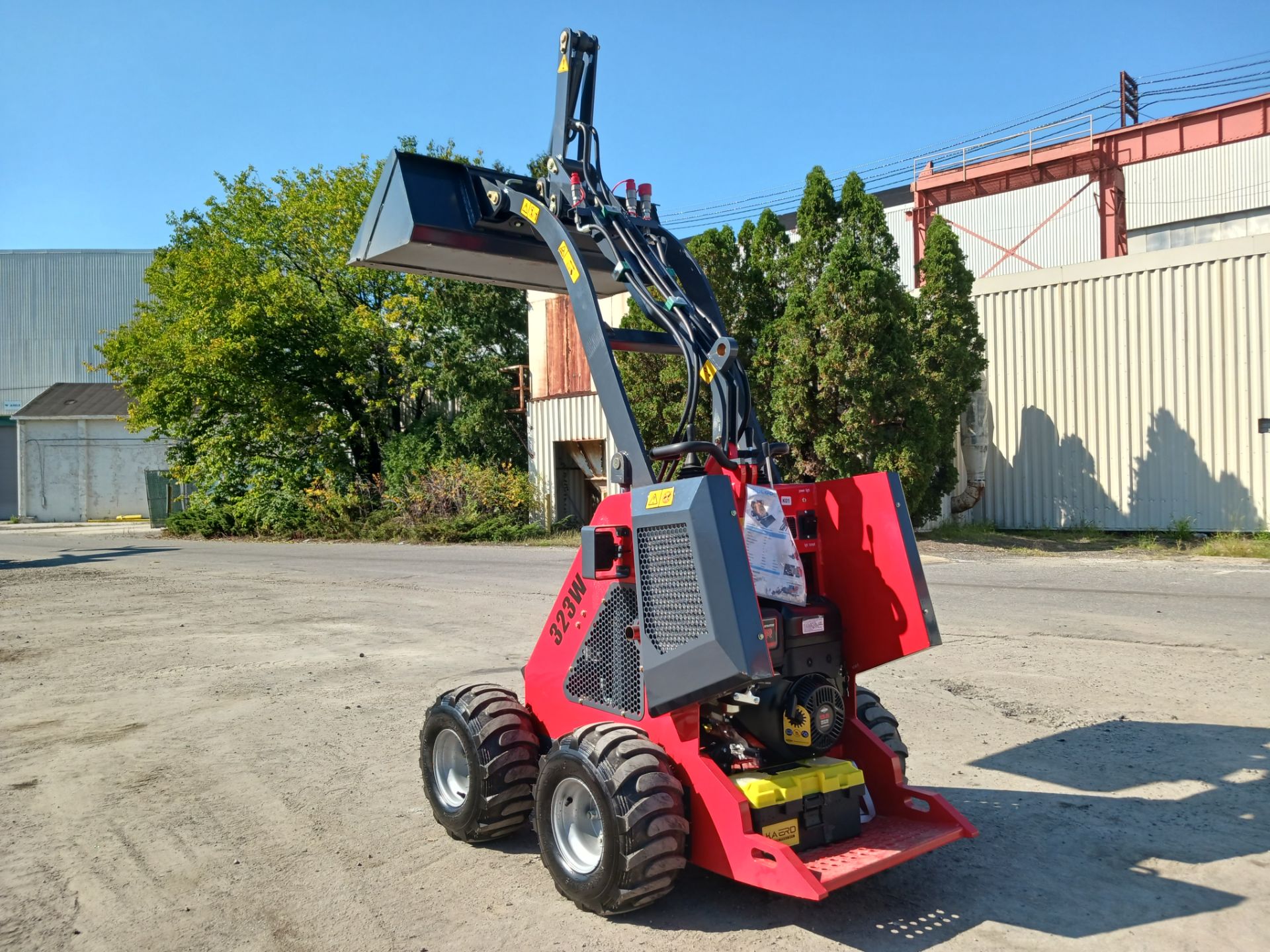 New Unused 2023 SDL00L 323W Gas Mini Skid Steer - Image 15 of 18