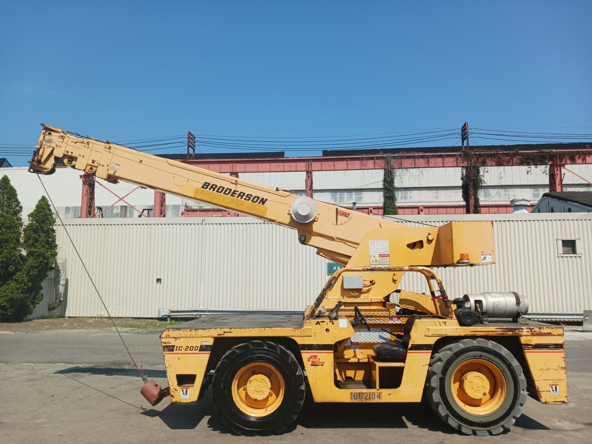 Broderson IC-200-3F Carry Deck 15 Ton Crane