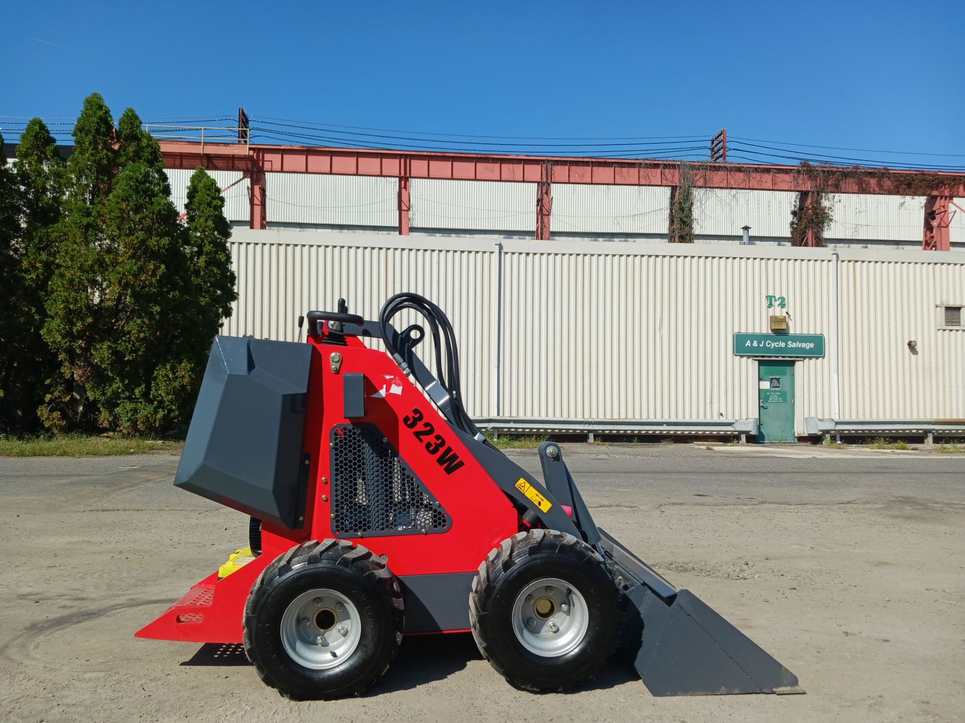 New Unused 2023 SDL00L 323W Gas Mini Skid Steer