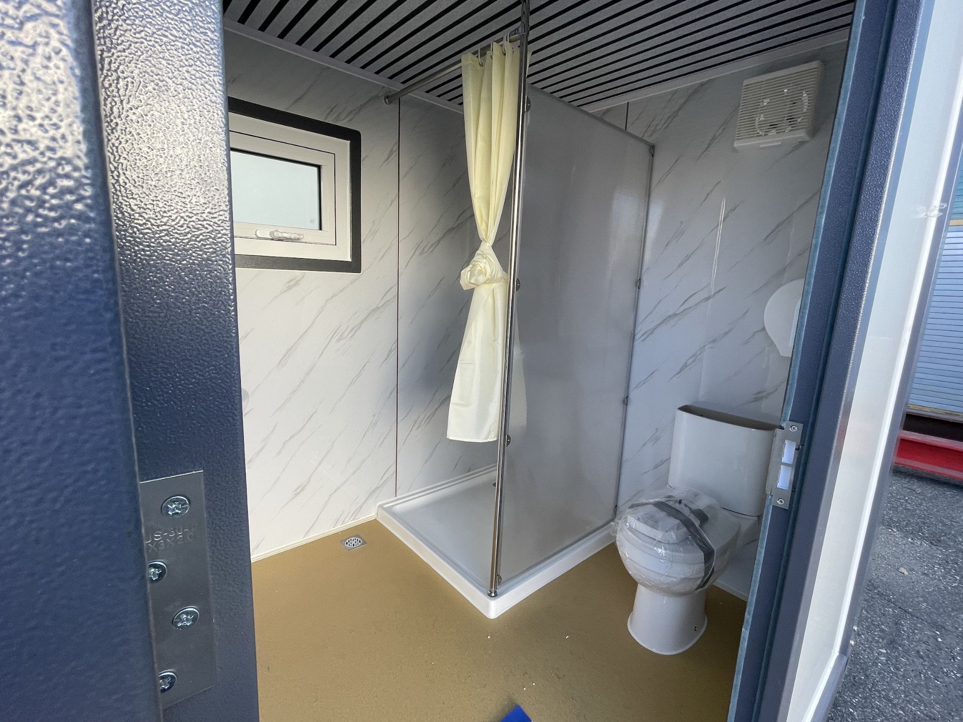 Brand New Unused 2023 Bastone 110V Portable Toilet with Shower (NY144) - Image 6 of 13