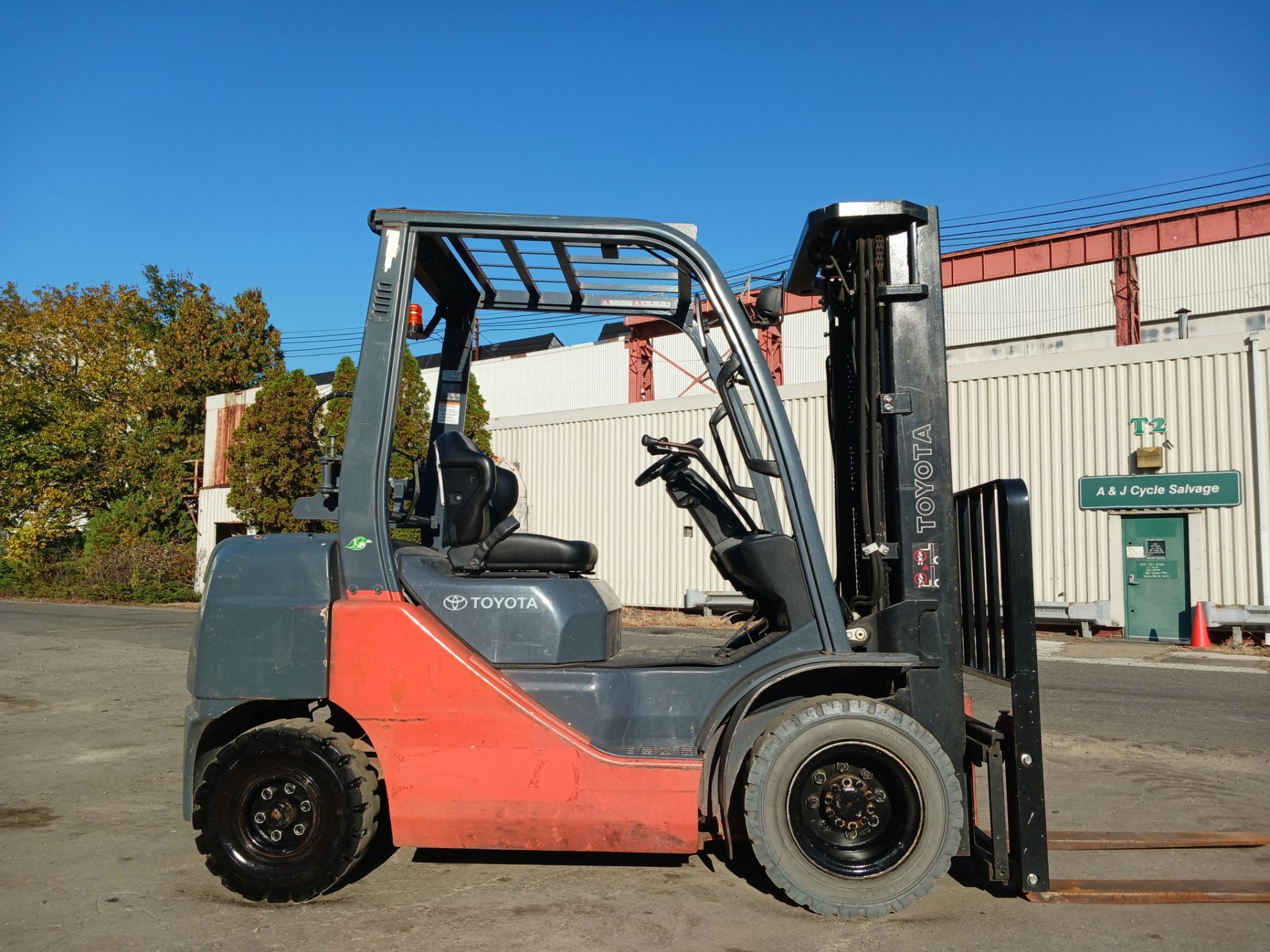 2016 Toyota 8FGU25 5,000 lb Forklift