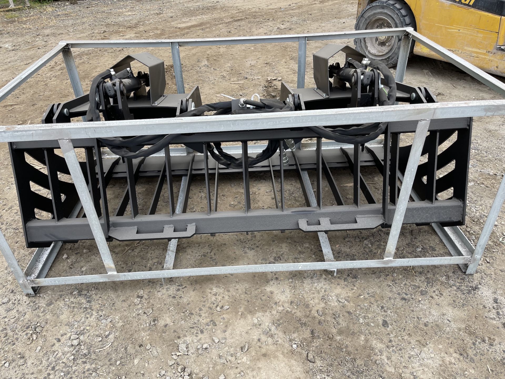 Brand New Greatbear 72" Rock Grapple Bucket Skid Steer Attachment (NY153) - Image 6 of 12