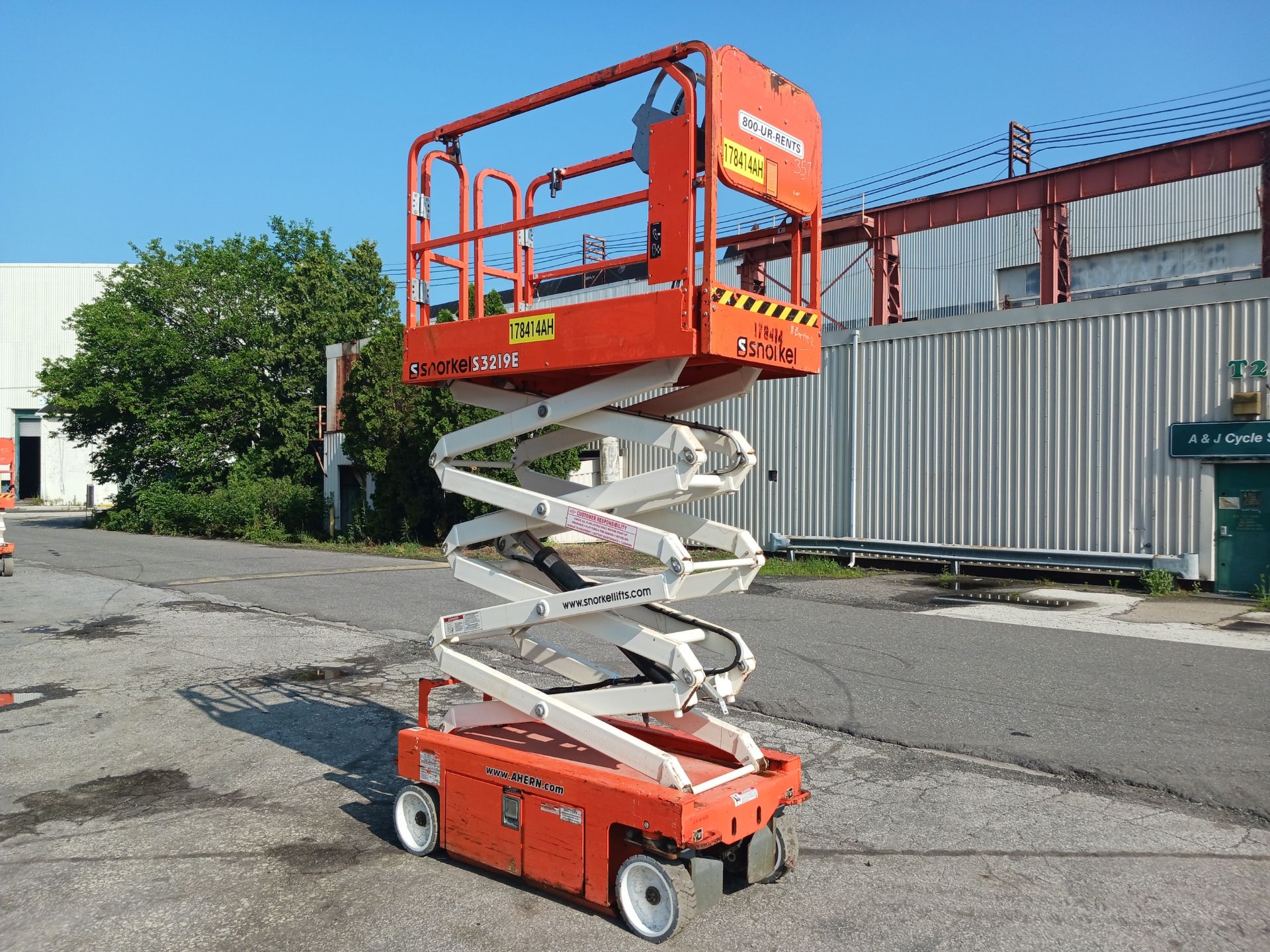 2016 Snorkel S3219E 19ft Scissor Lift - Image 5 of 16