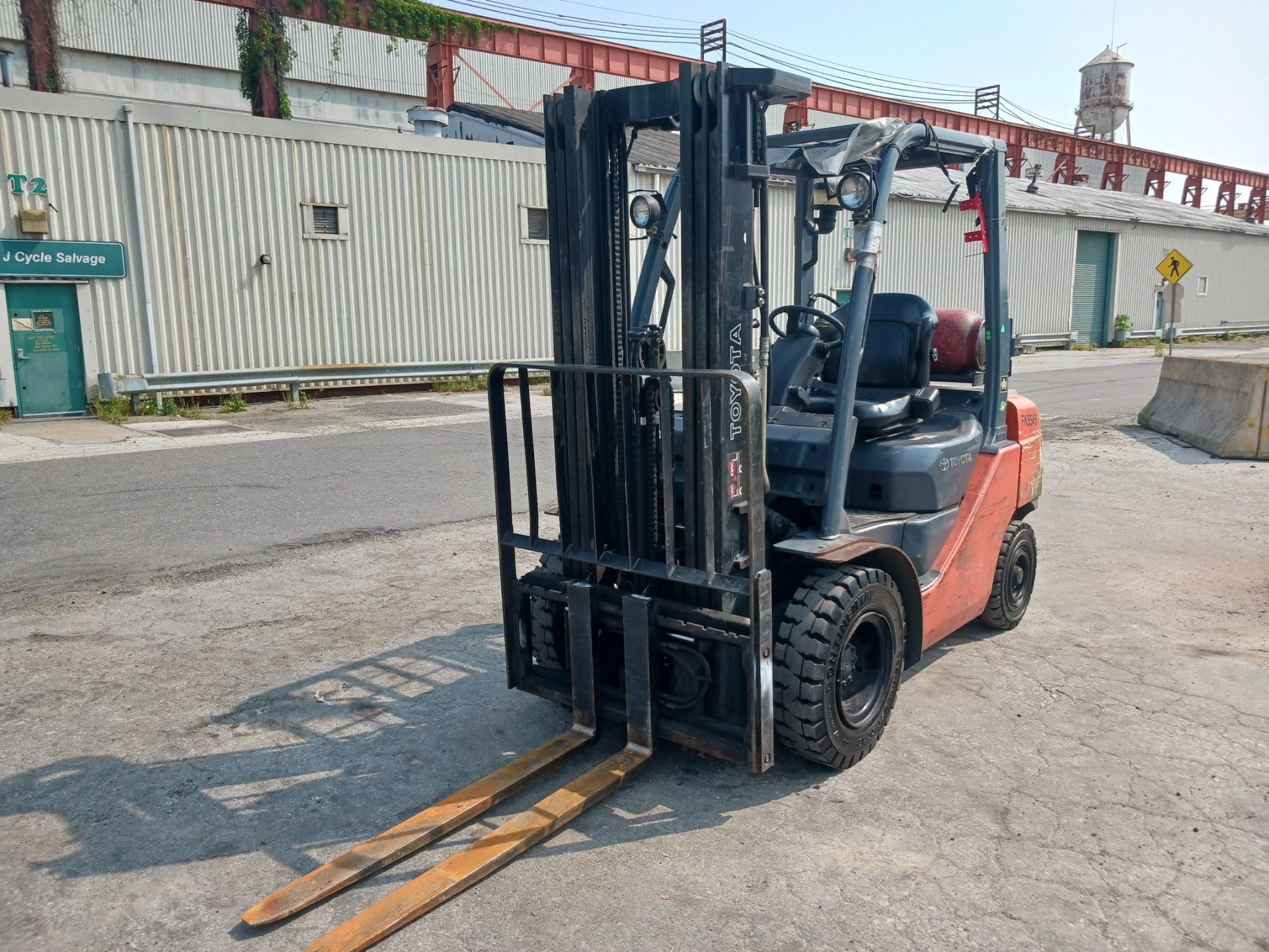 Toyota 8FGU25 5,000lb Forklift - Image 6 of 14