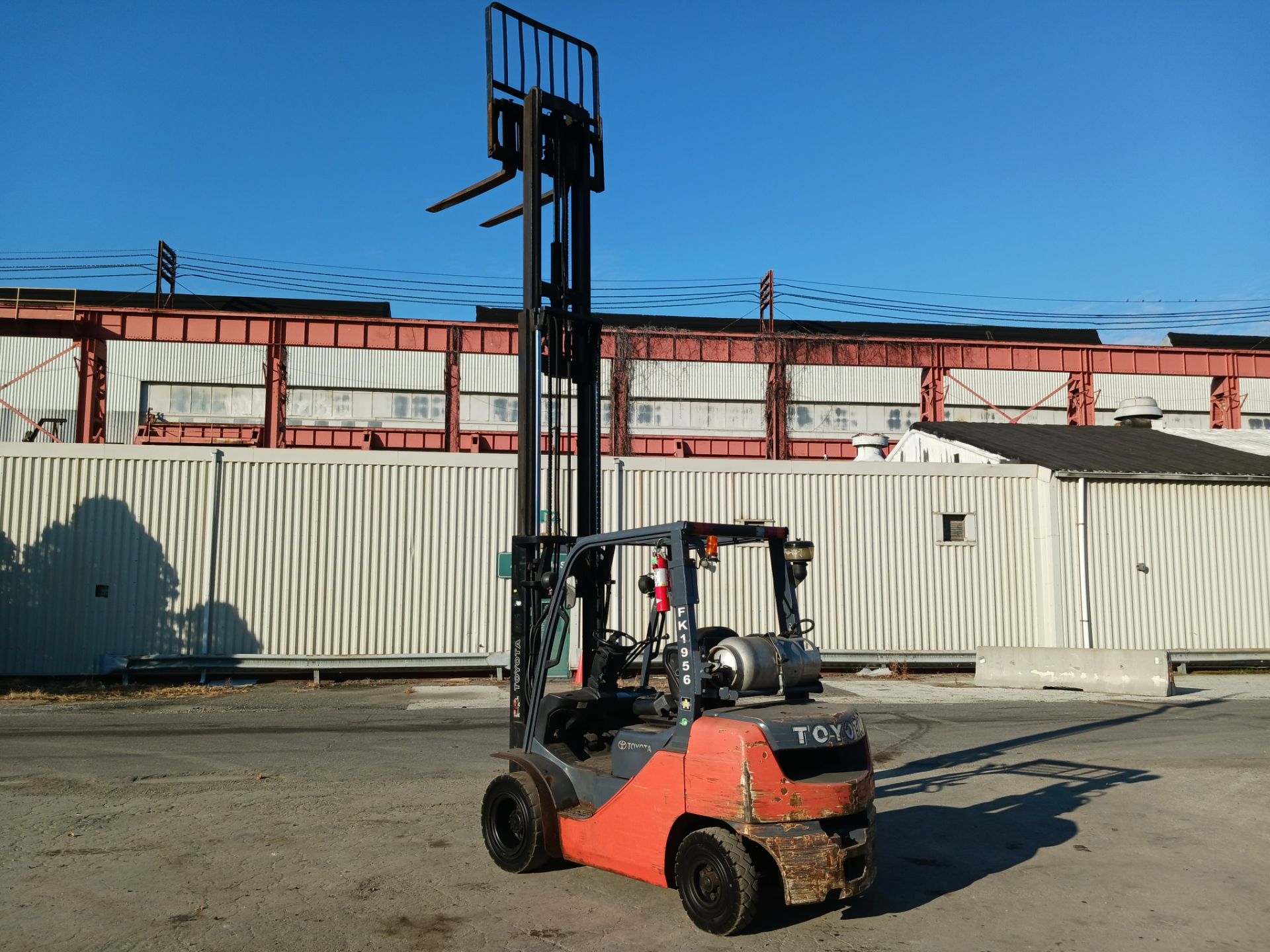 Toyota 8FGU25 5,000lb Forklift - Image 8 of 18