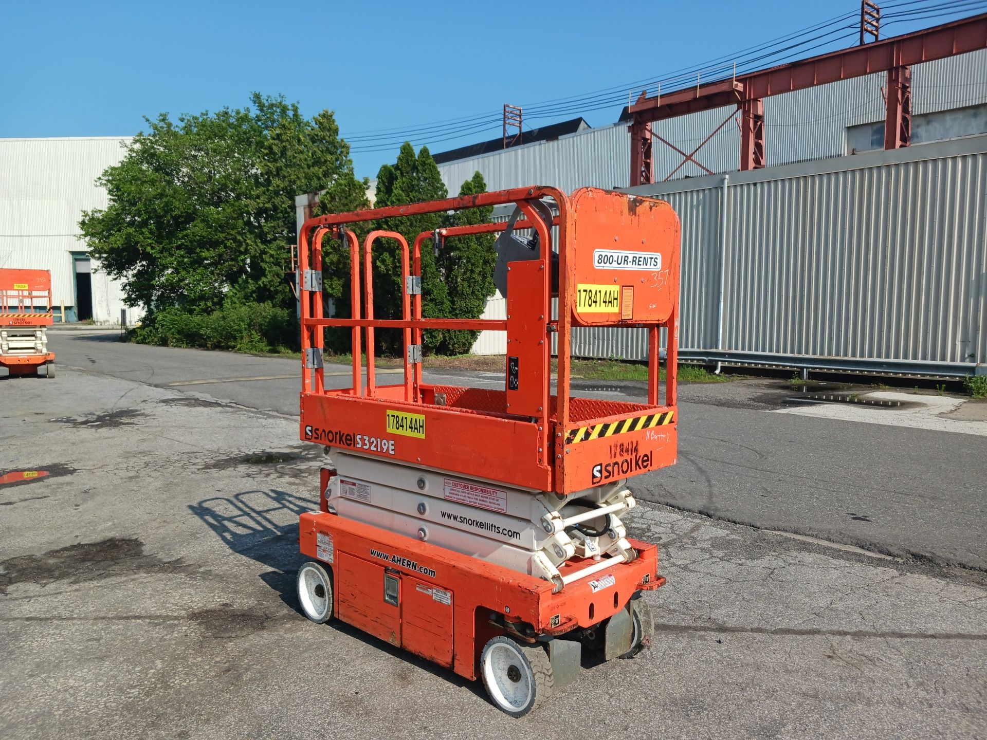 2016 Snorkel S3219E 19ft Scissor Lift - Image 2 of 16