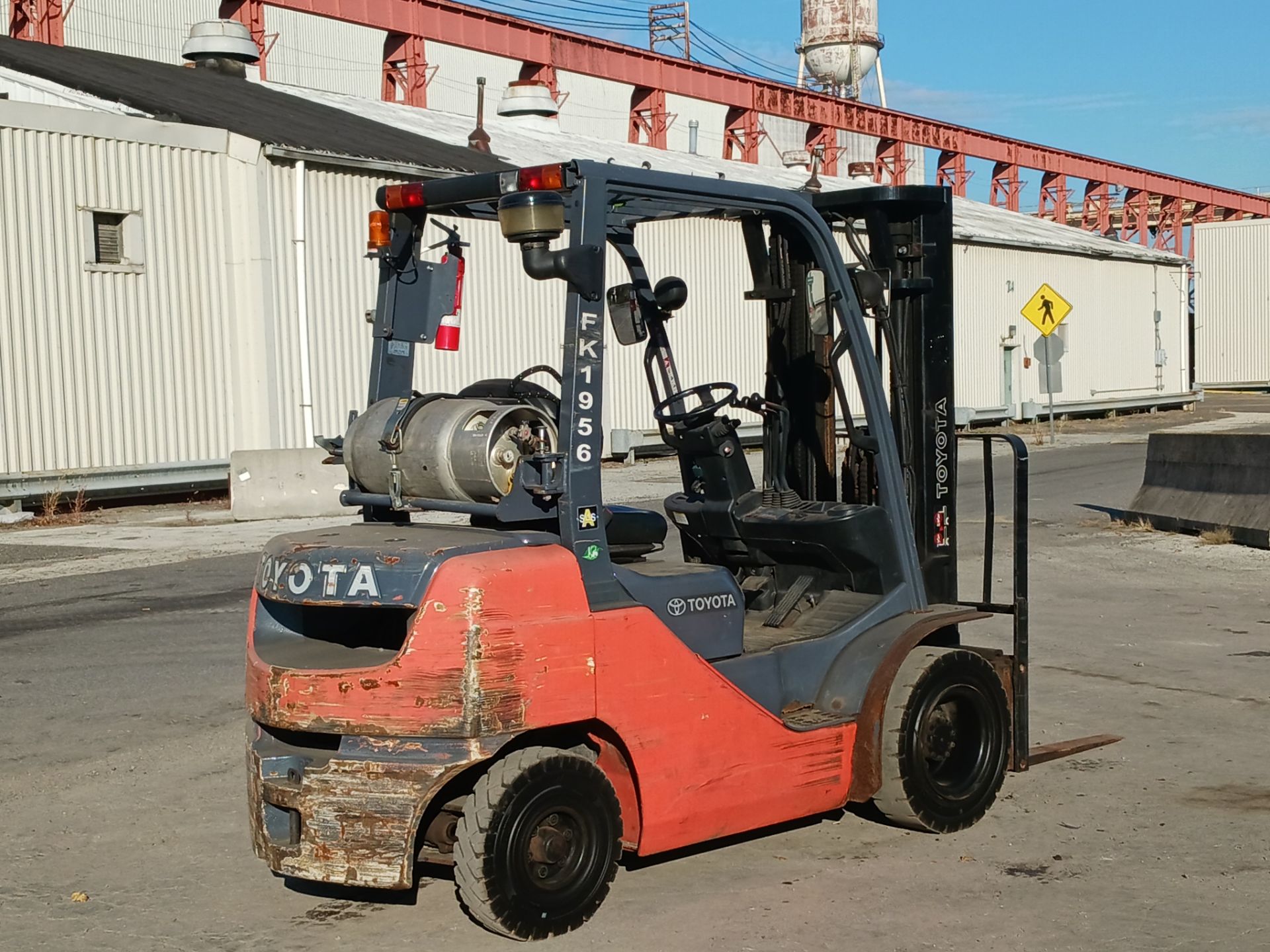 Toyota 8FGU25 5,000lb Forklift - Image 4 of 18