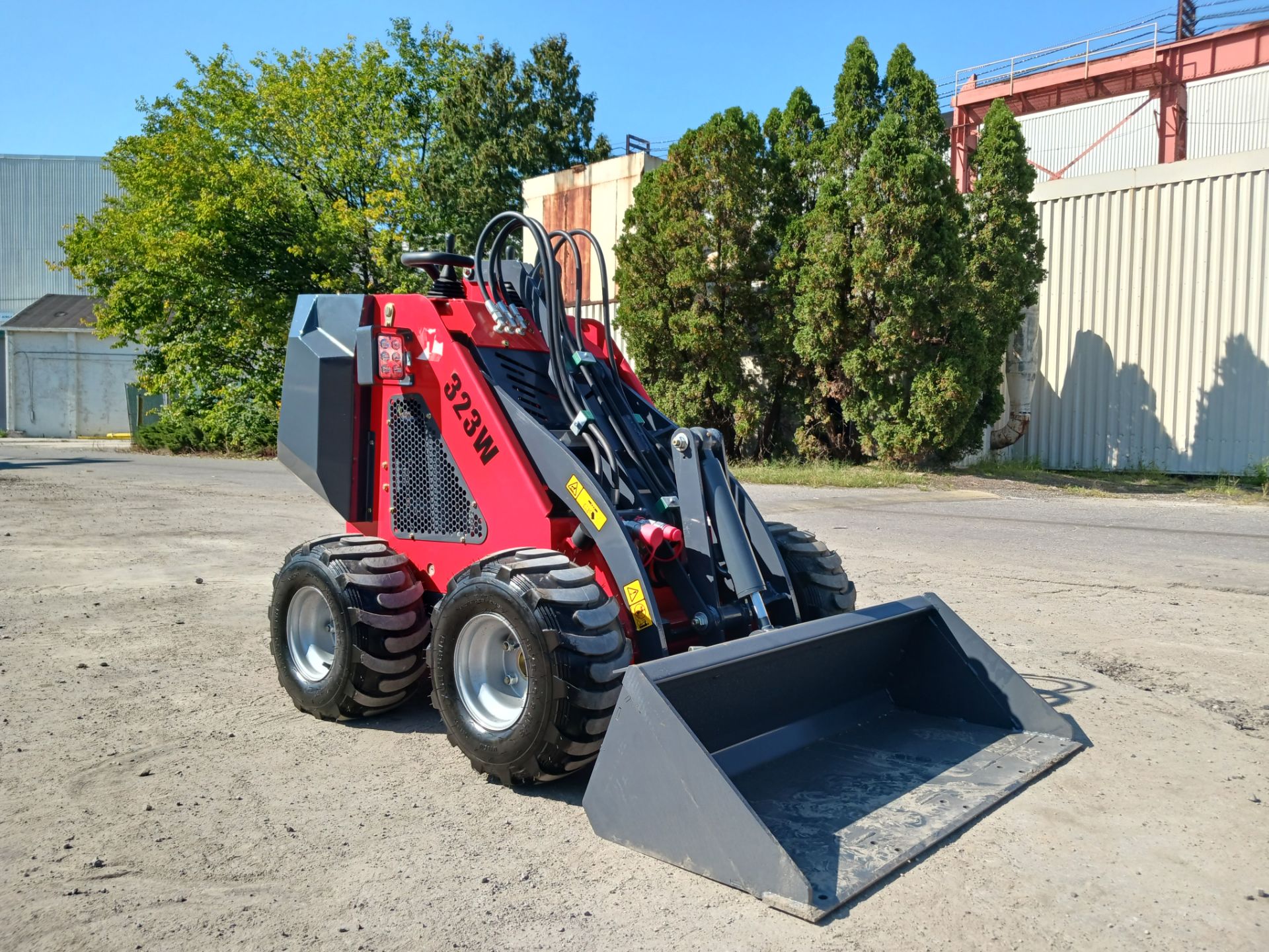 New Unused 2023 SDL00L 323W Gas Mini Skid Steer - Image 2 of 18