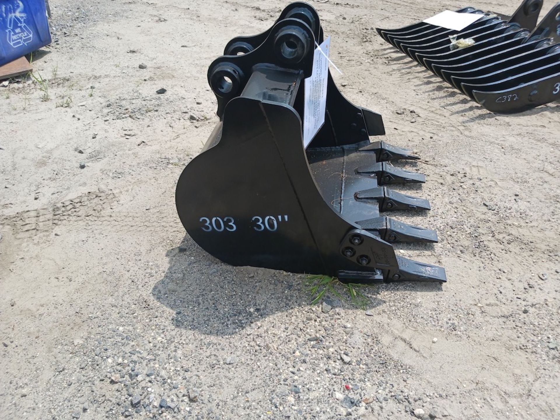 Brand New Landhero 30" Heavy Duty Mini Excavator Bucket (C386E) - Image 7 of 7