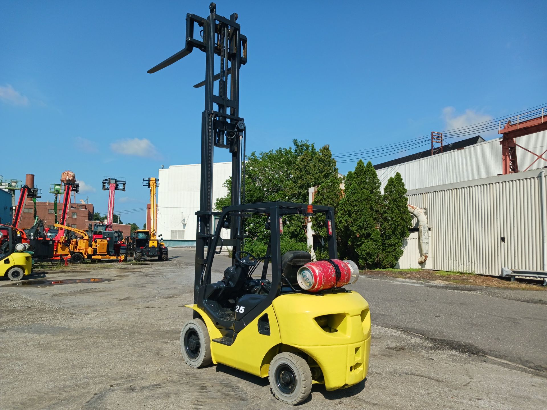 2011 Komatsu FG25T-16 5,000lb Forklift - Image 8 of 11