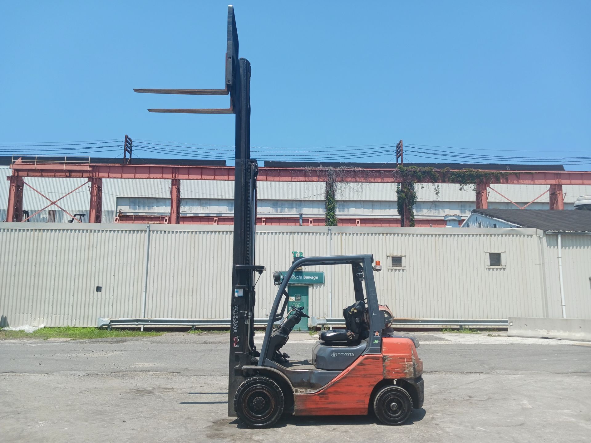 Toyota 8FGU25 5,000lb Forklift - Image 7 of 13