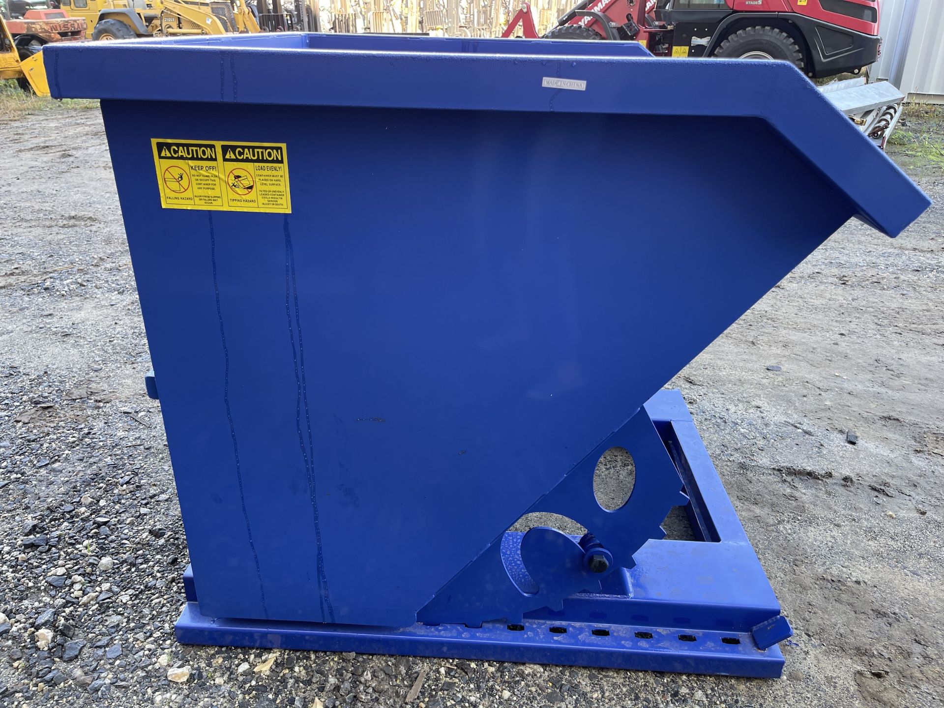 Brand New 1 Cubic Yard Self Dumping Hopper (NY75E)