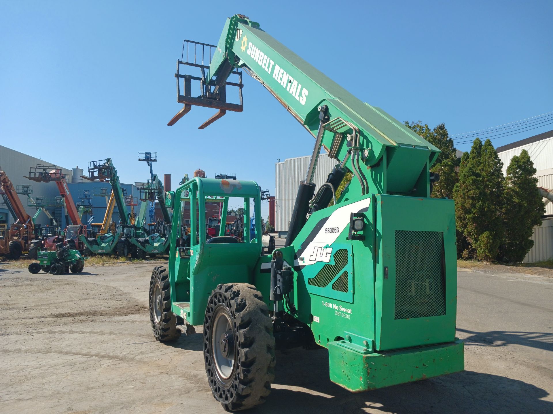 2014 JLG Skytrak 8042 8,000lb Telescopic Forklift - Image 2 of 33