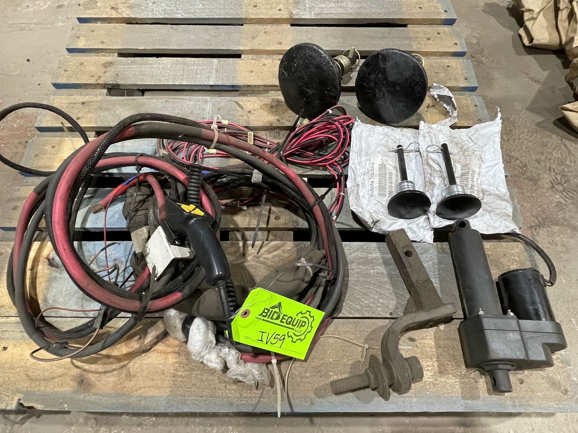 Lot of Miscellanous Equipment Parts (IV59) - Image 2 of 12