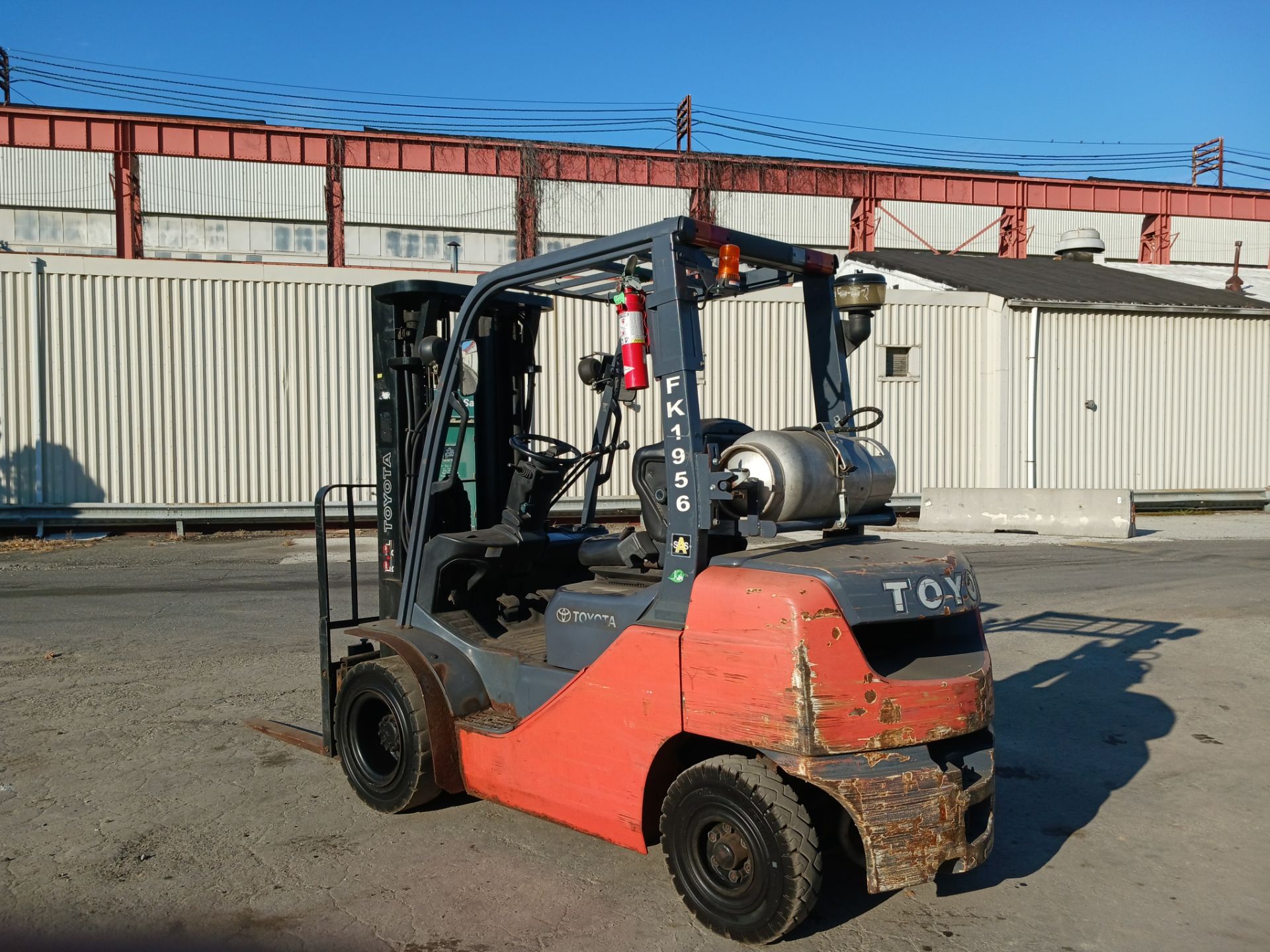 Toyota 8FGU25 5,000lb Forklift - Image 5 of 18