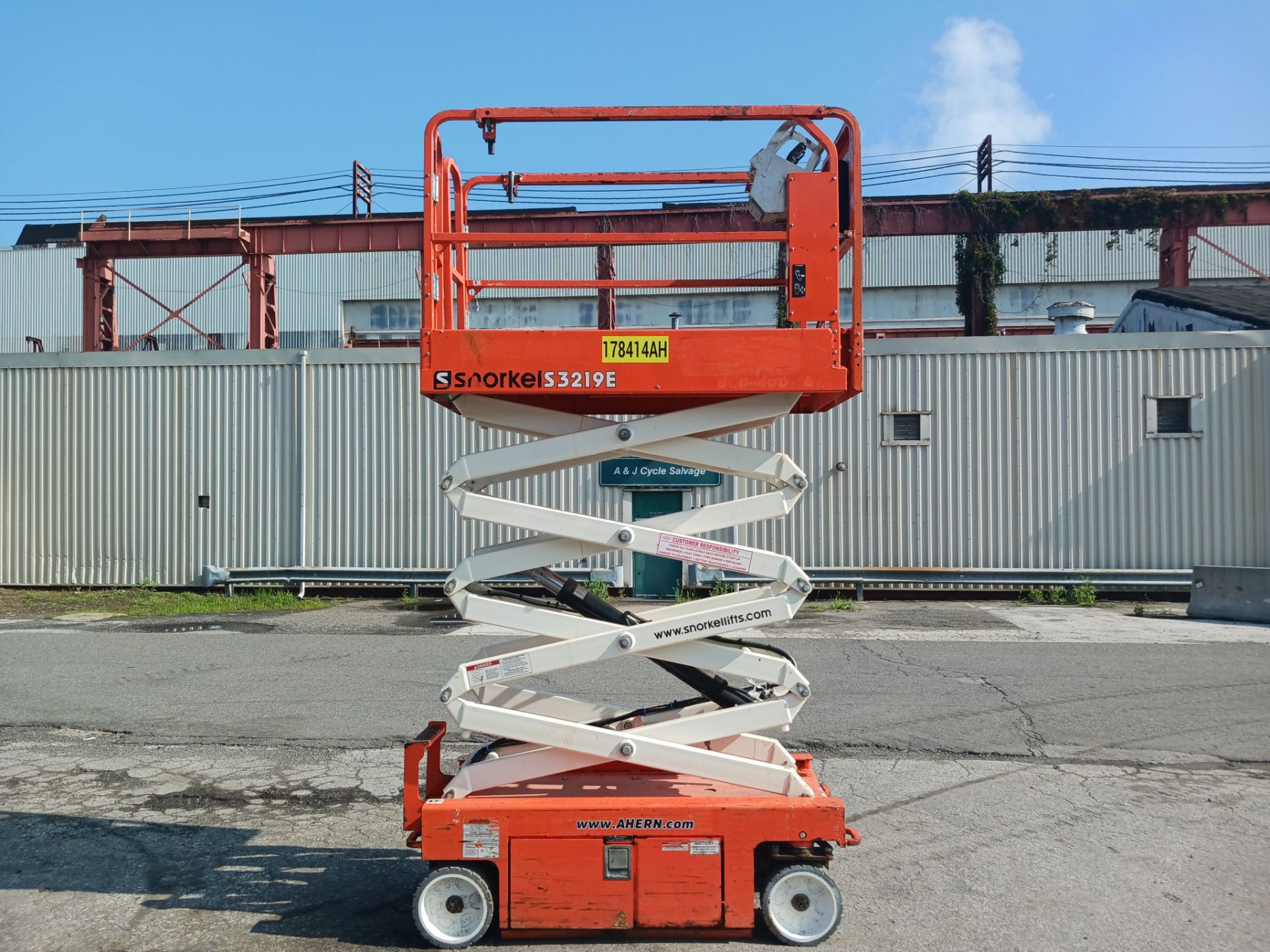 2016 Snorkel S3219E 19ft Scissor Lift - Image 4 of 16