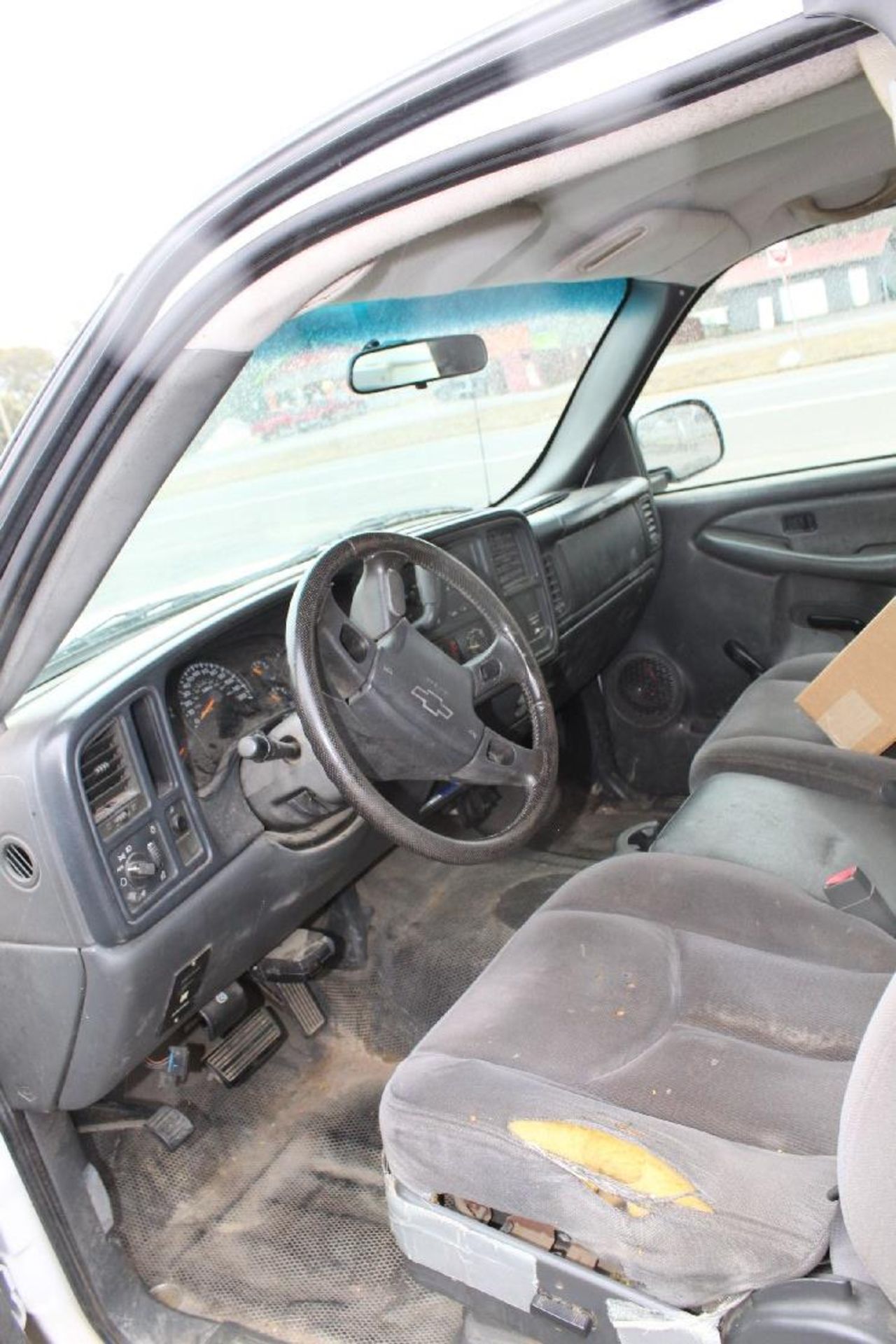 2003 Chevy Silverado 2500 Extended Cab with Utility Bed & Ladder Rack, 187,658 Miles, - Image 6 of 7